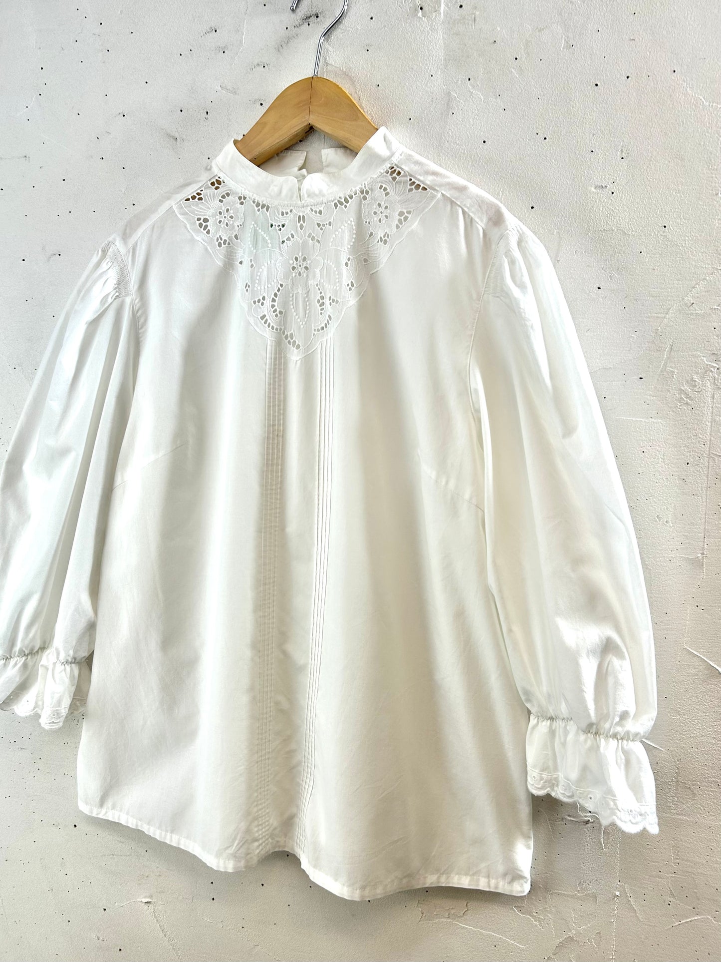Vintage White Blouse [F30542]