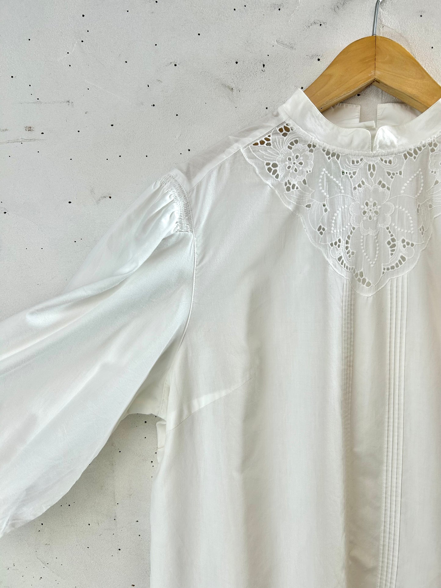 Vintage White Blouse [F30542]