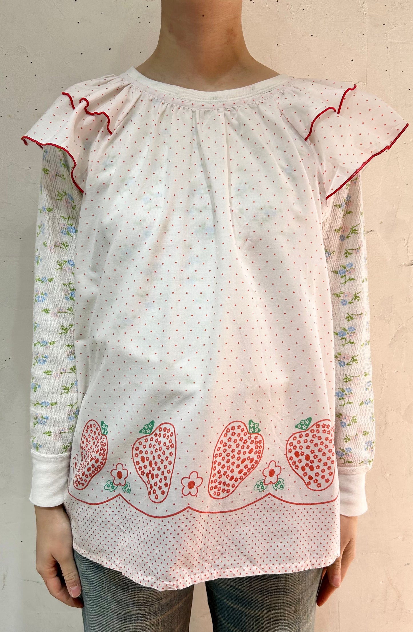 Vintage Strawberry Tops [B26317]