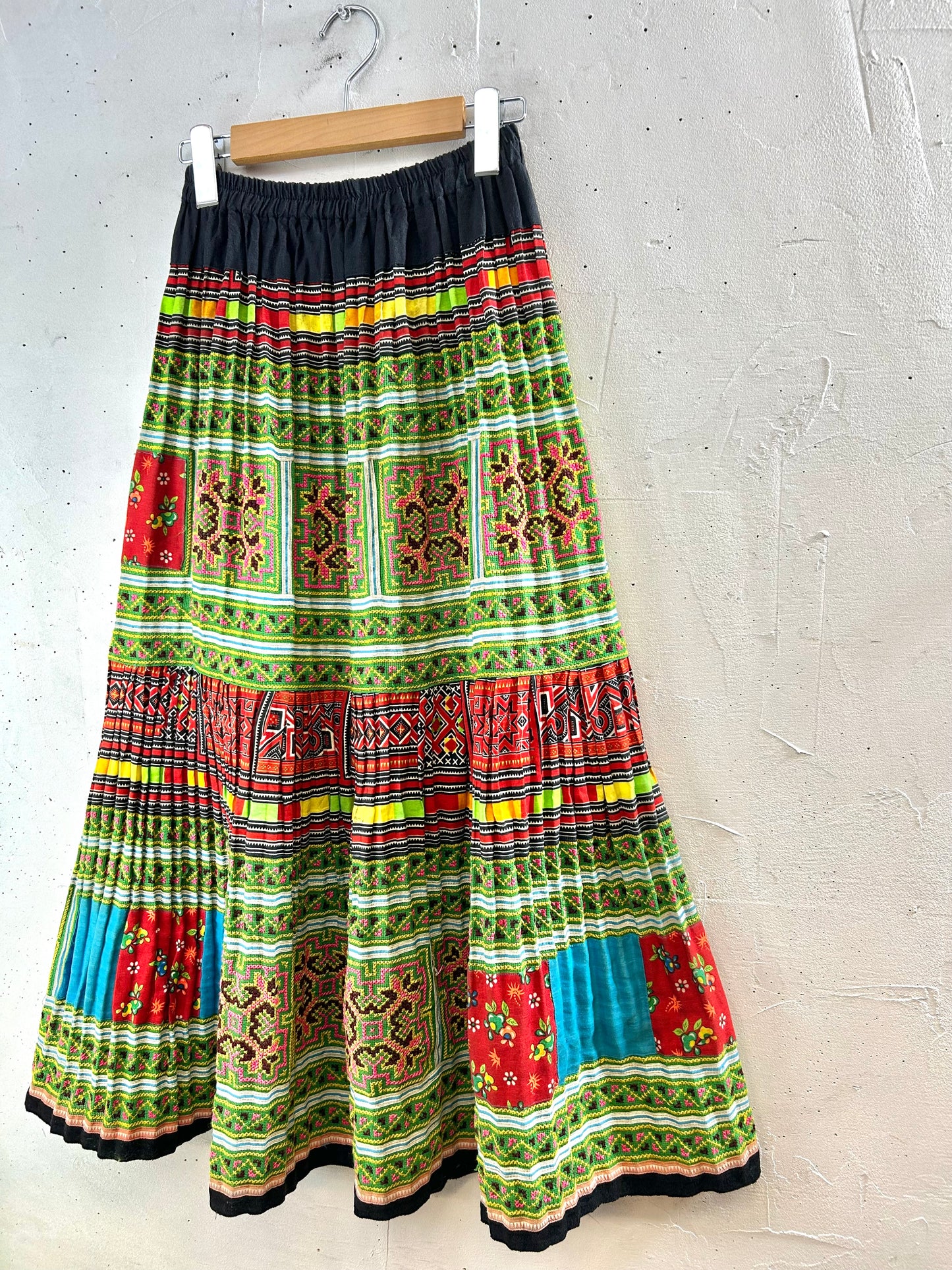 Vintage Hmong Embroidery Skirt [F30539]