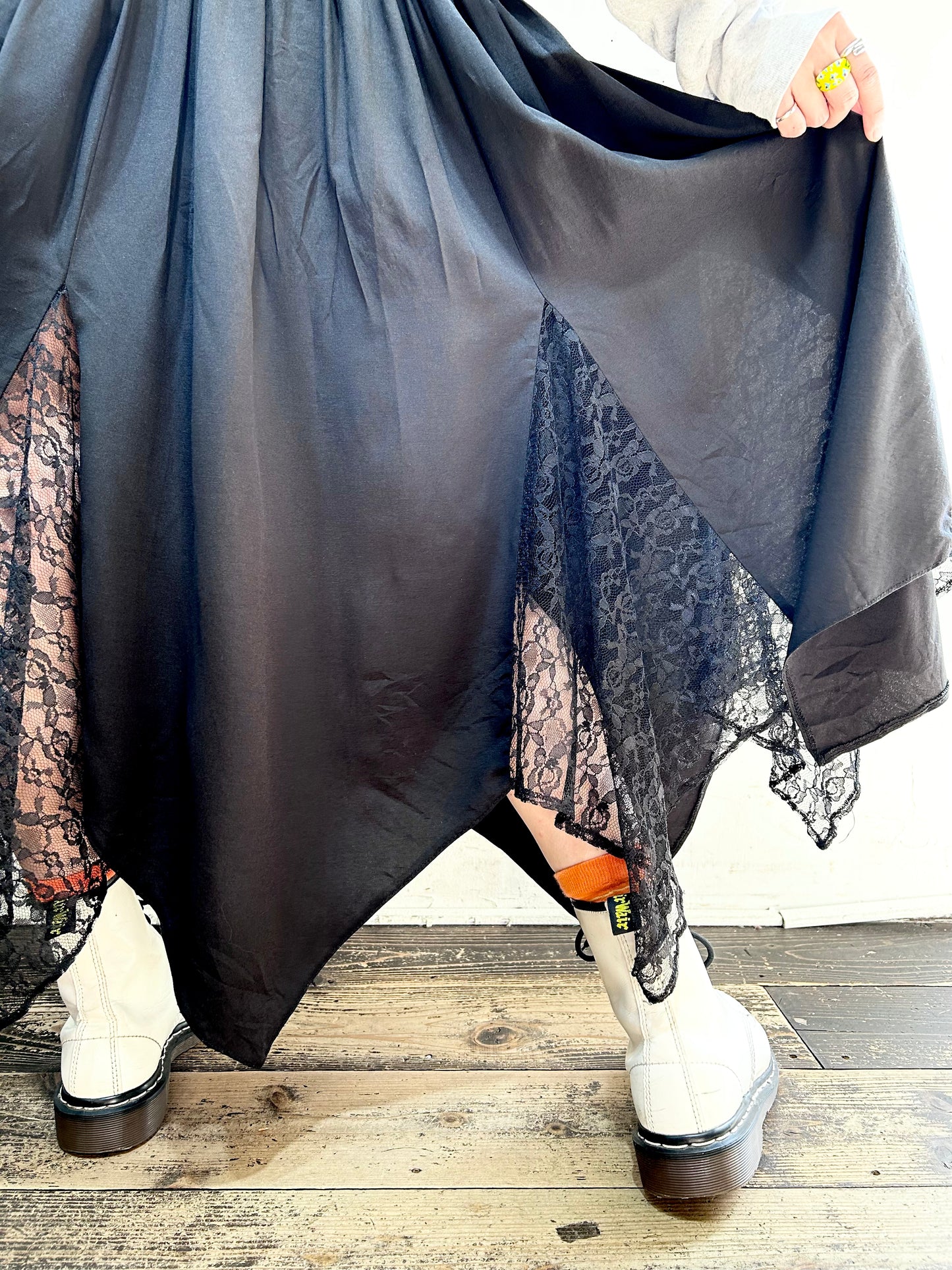Vintage Black Irregular Hem Skirt [J25242]