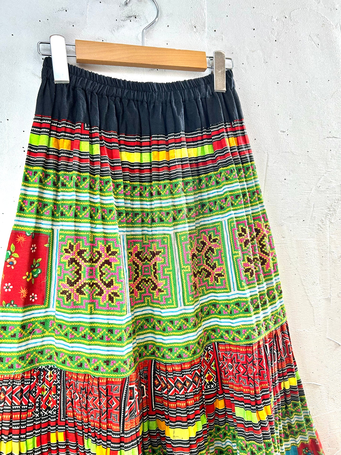 Vintage Hmong Embroidery Skirt [F30539]