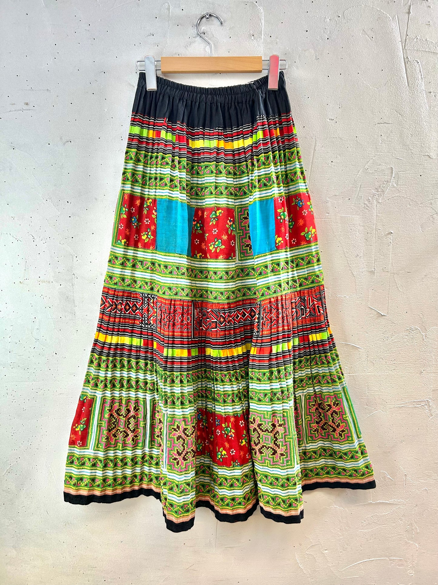 Vintage Hmong Embroidery Skirt [F30539]