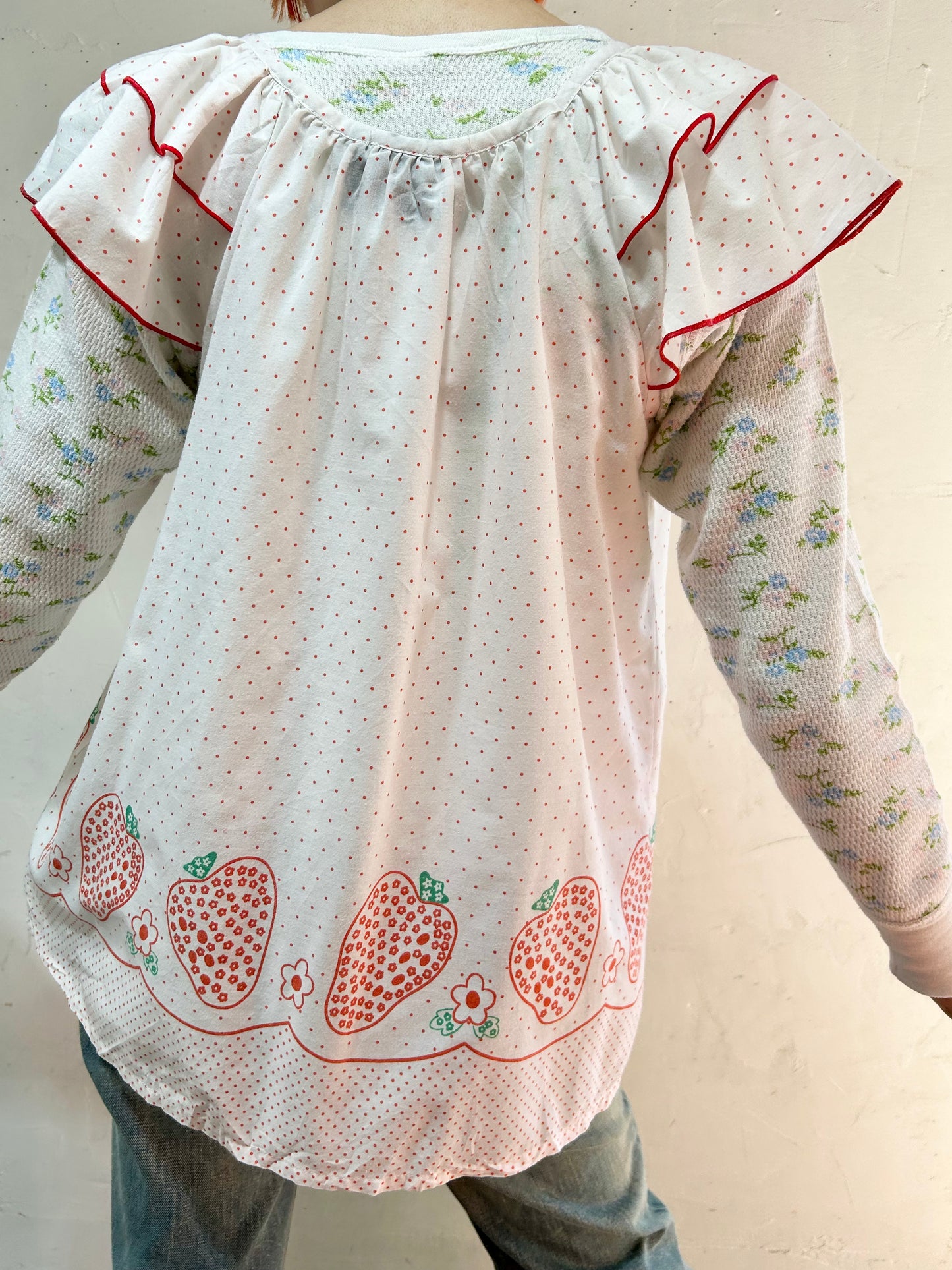 Vintage Strawberry Tops [B26317]