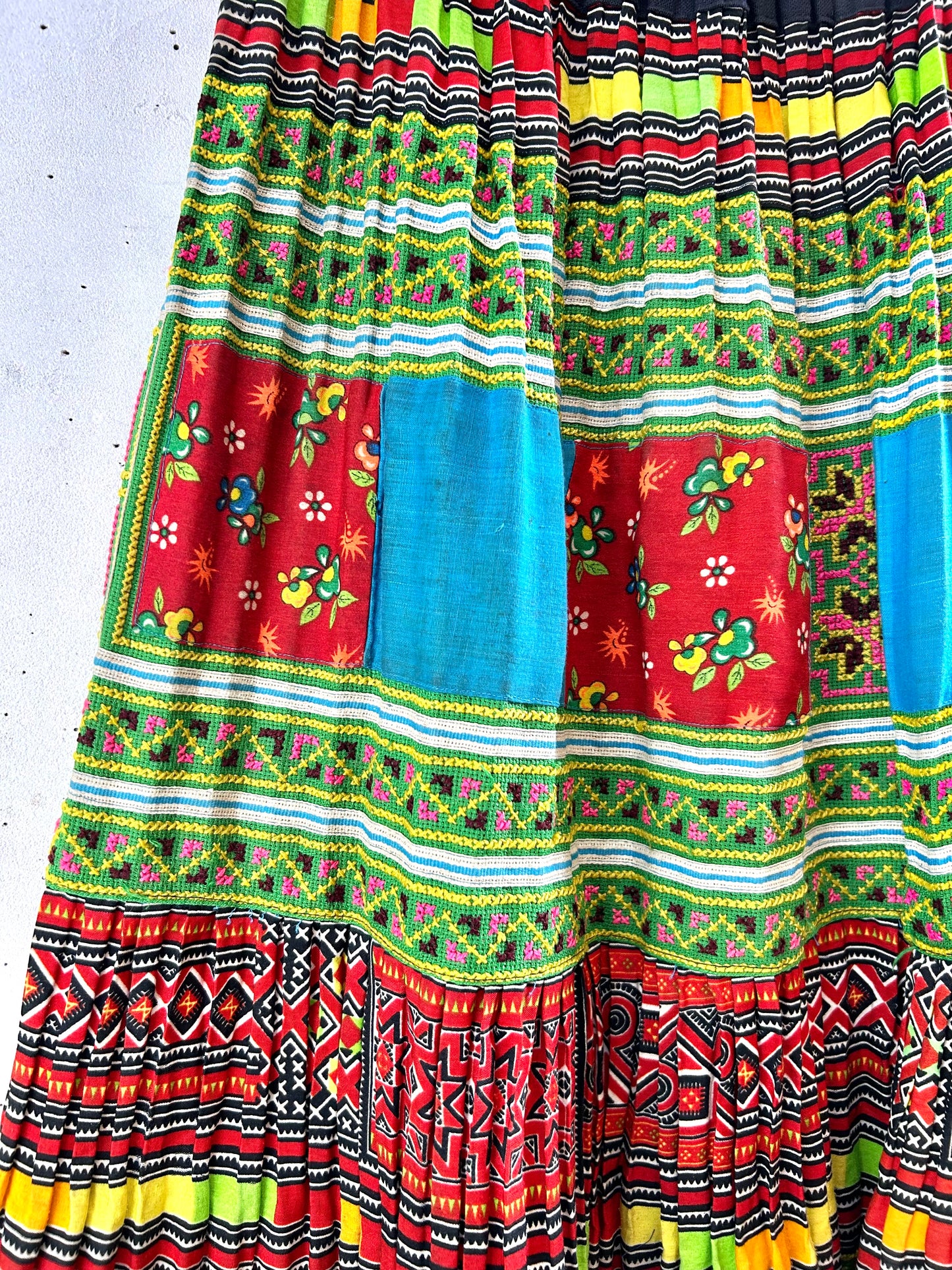 Vintage Hmong Embroidery Skirt [F30539]