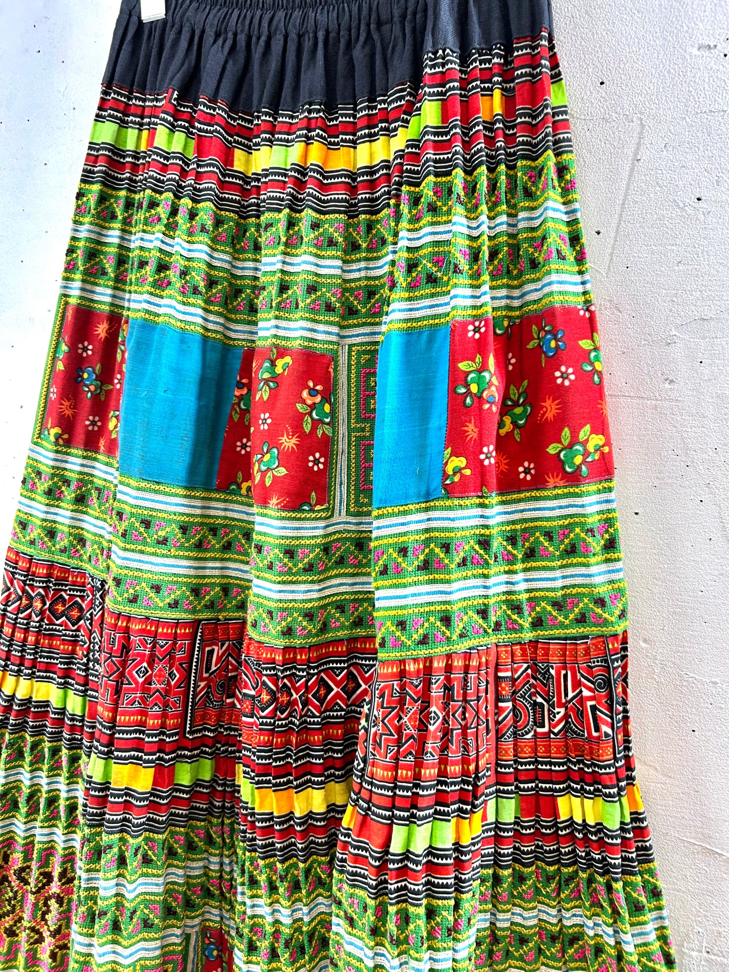 Vintage Hmong Embroidery Skirt [F30539]