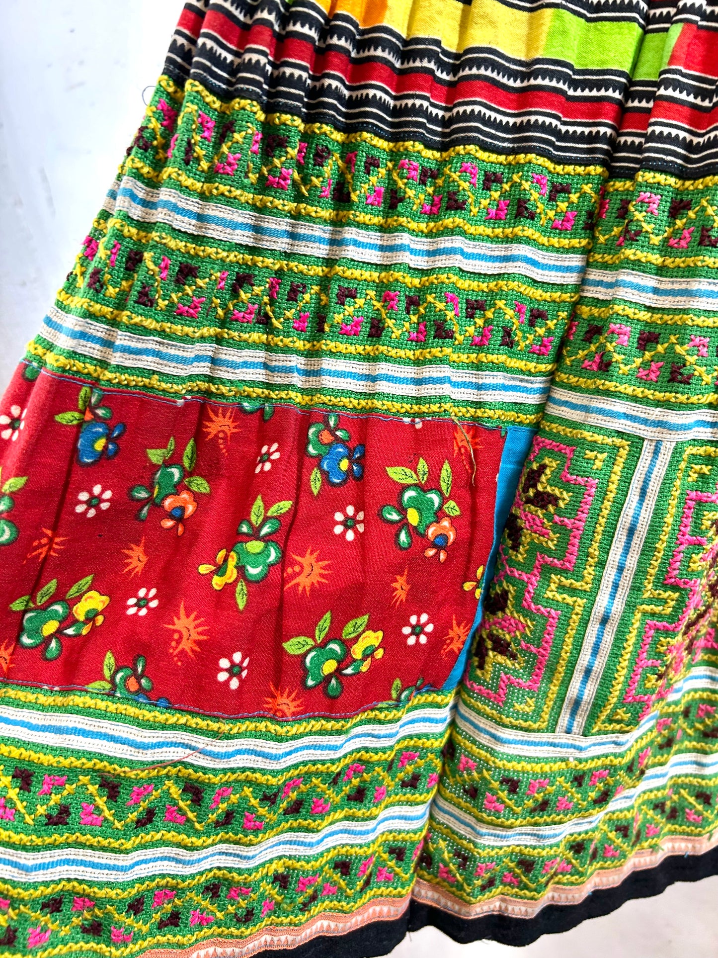 Vintage Hmong Embroidery Skirt [F30539]