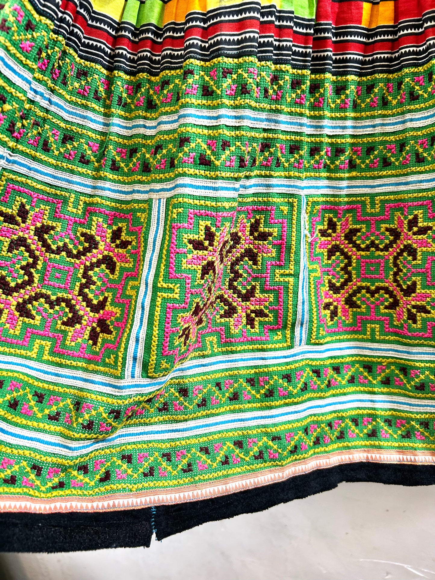 Vintage Hmong Embroidery Skirt [F30539]