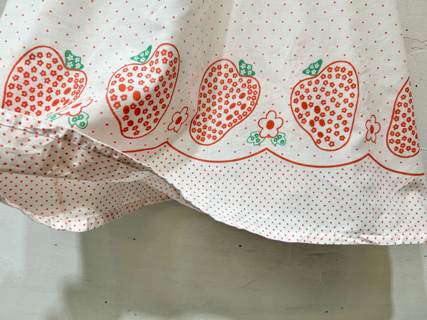 Vintage Strawberry Tops [B26317]