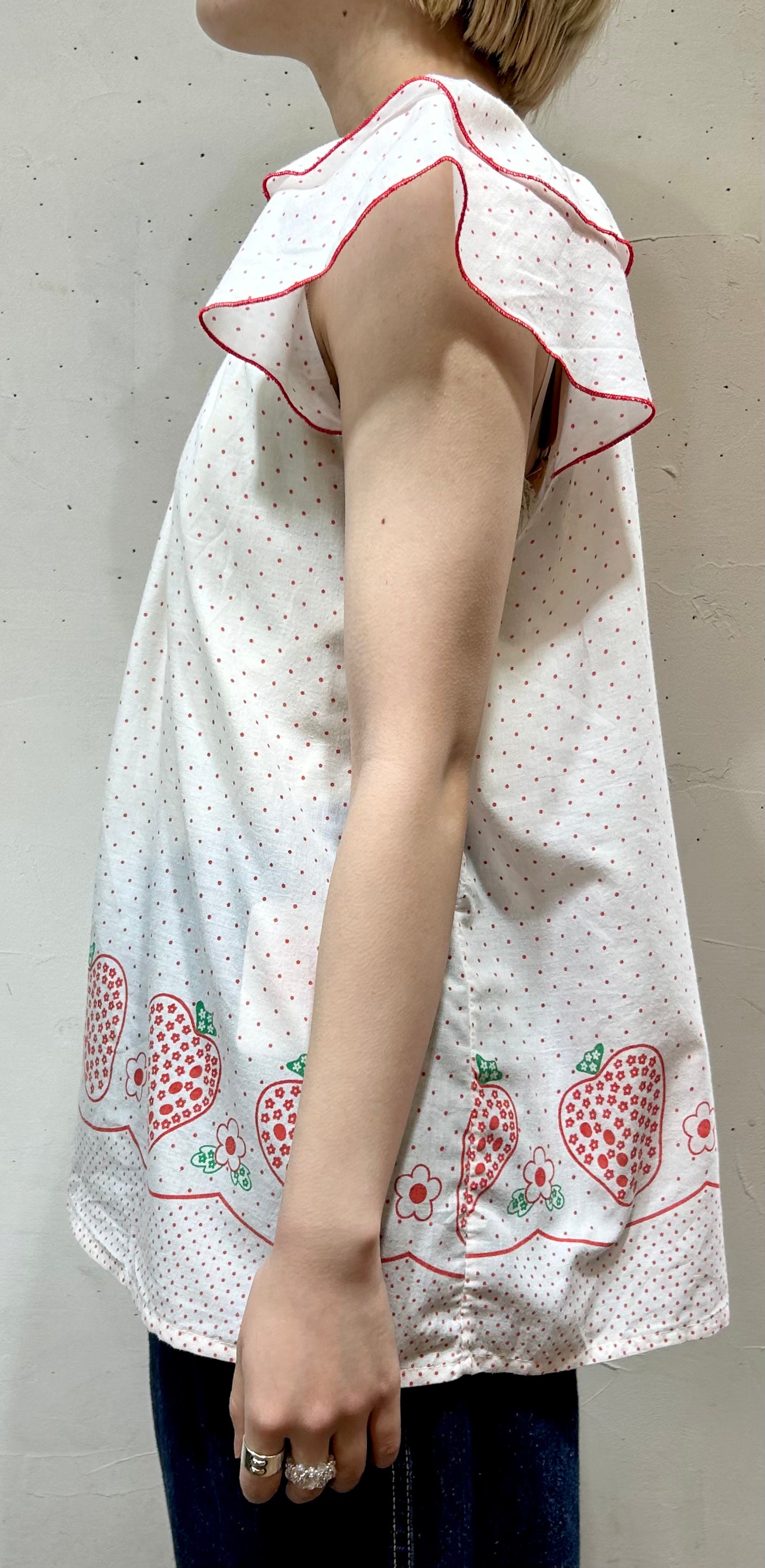 Vintage Strawberry Tops [E27075]