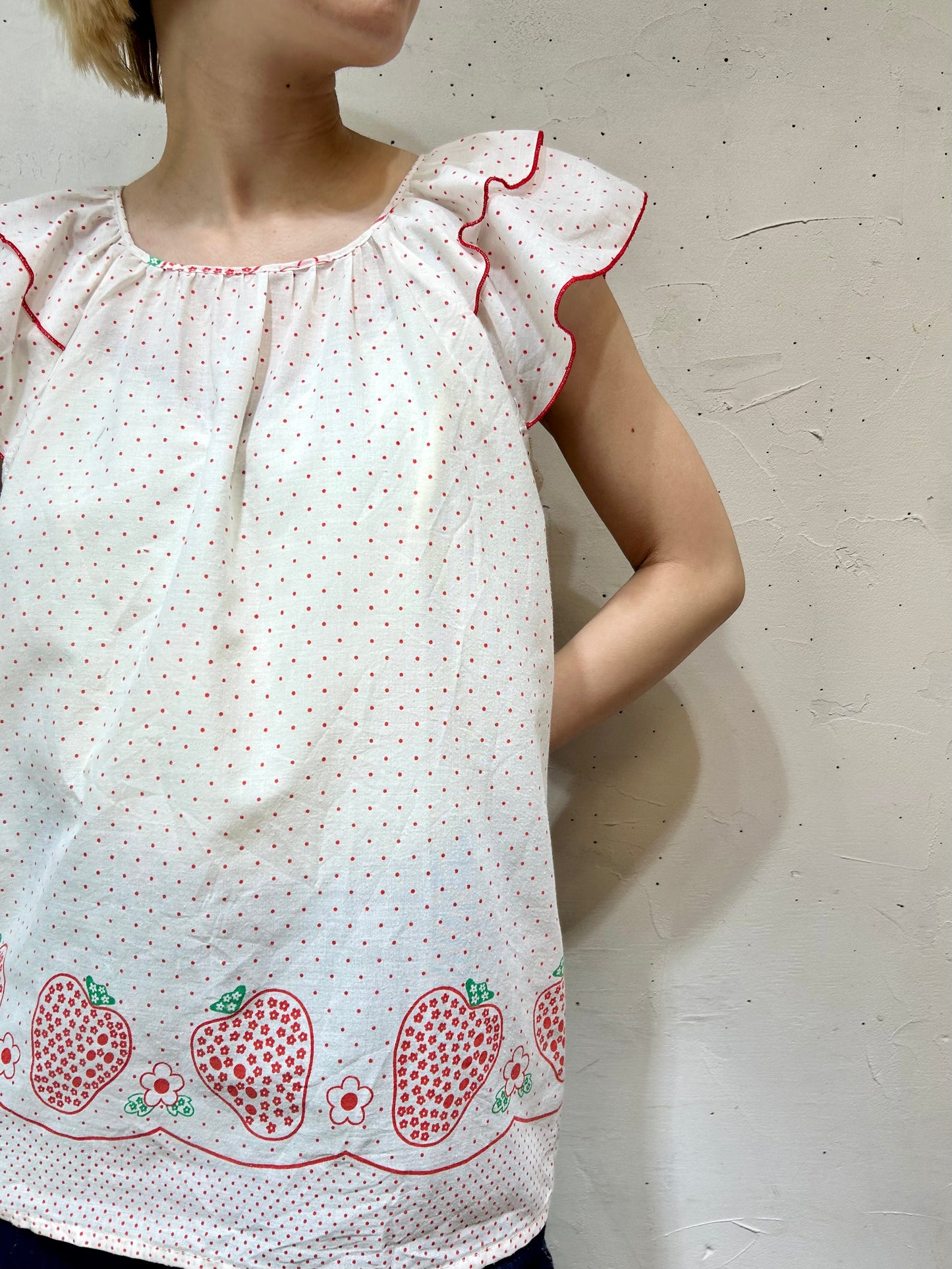 Vintage Strawberry Tops [E27075]