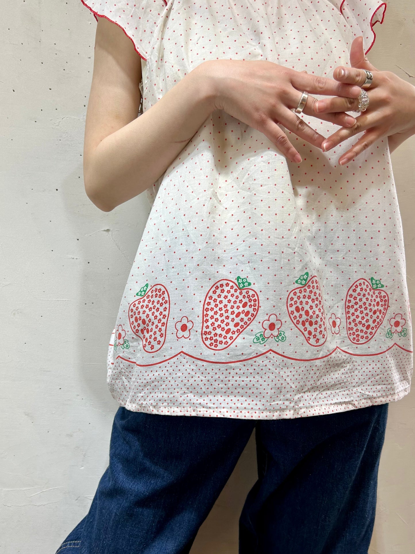 Vintage Strawberry Tops [E27075]