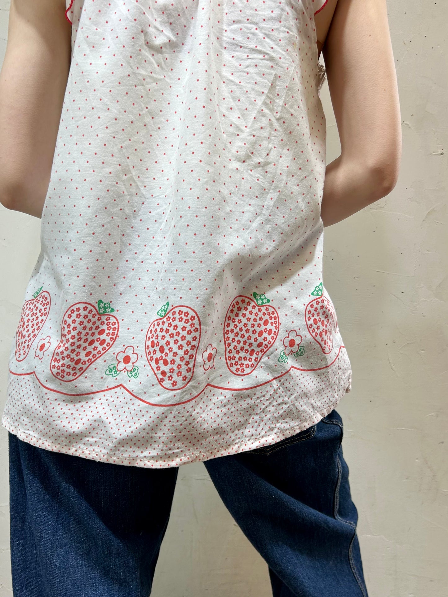 Vintage Strawberry Tops [E27075]