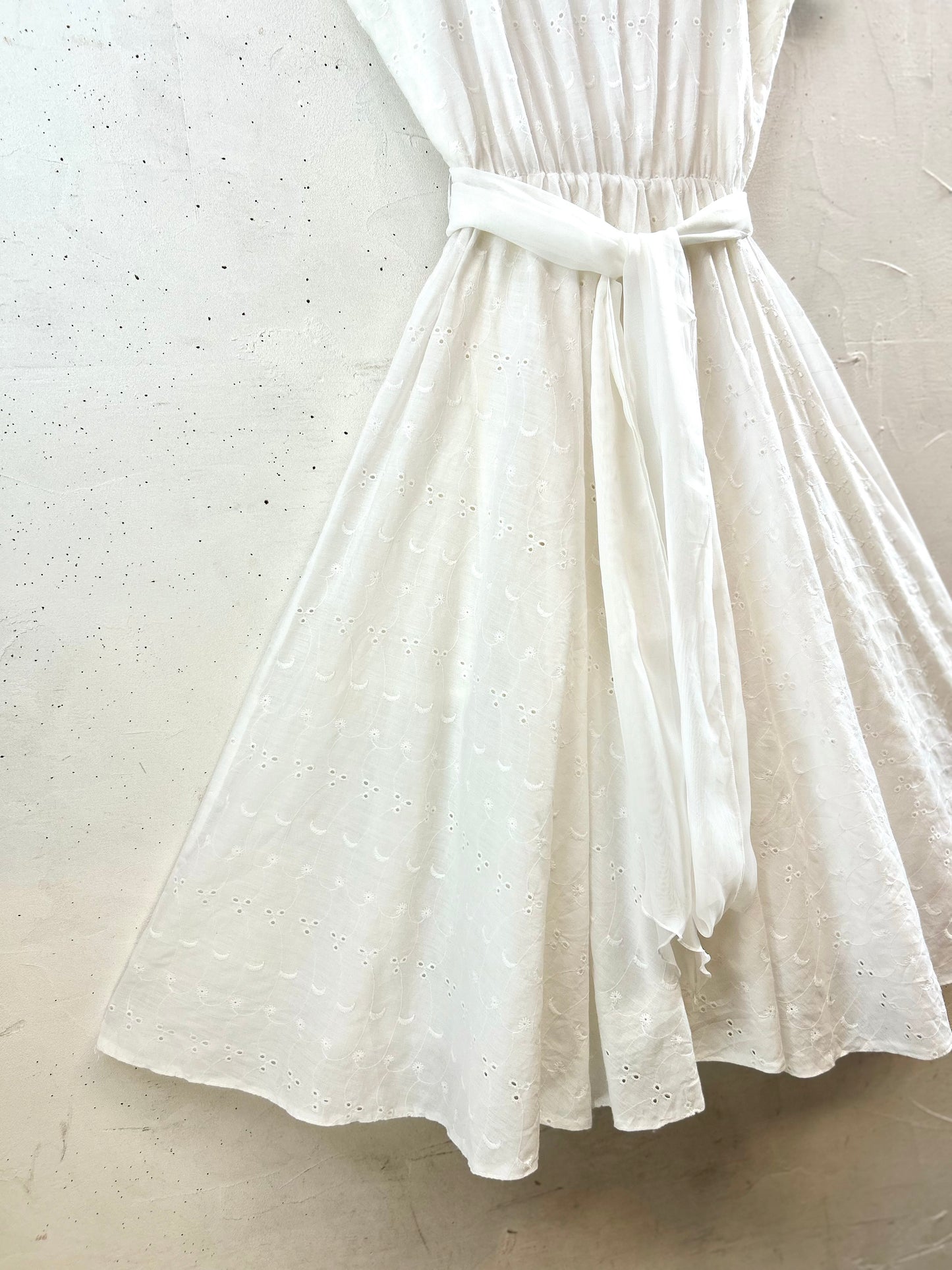 Vintage White Dress [G30793]