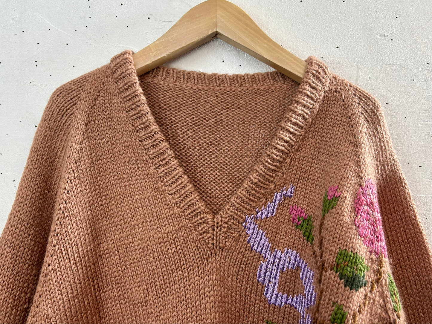 Vintage Hand Knit Sweater  [L29050]