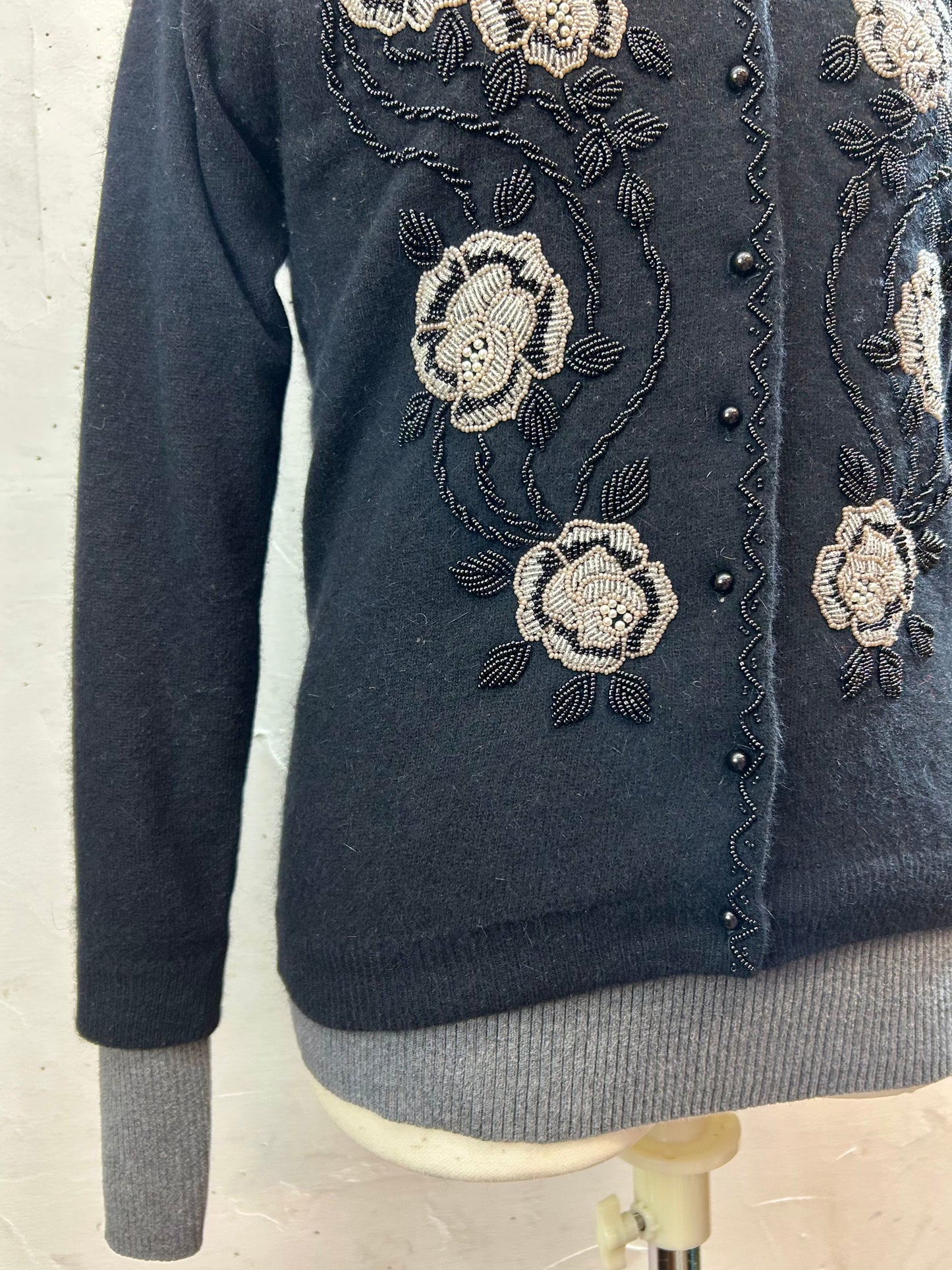 Vintage Beads Embroidered Knit Cardigan [L29057]