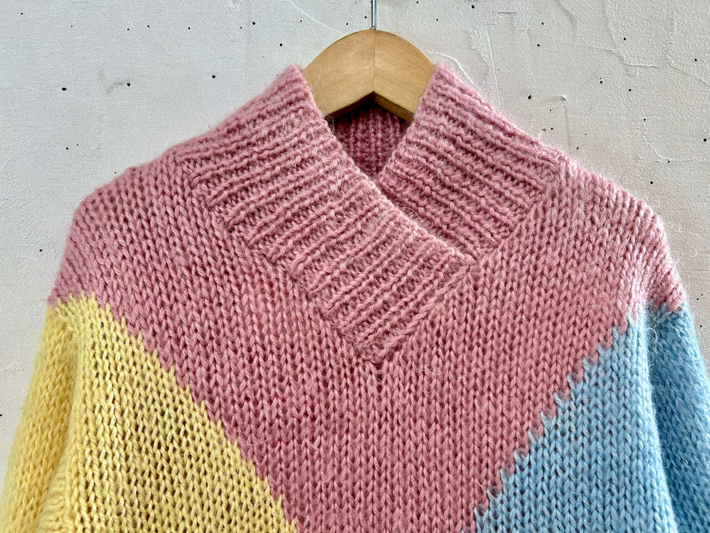 Vintage Hand Knit Sweater [J28606]