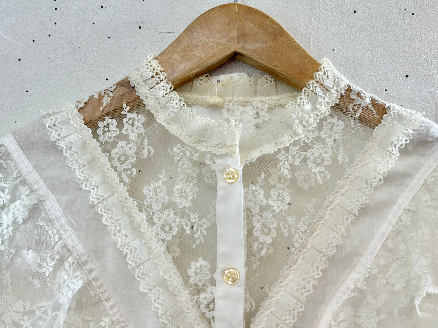 Vintage White Blouse [E30137]