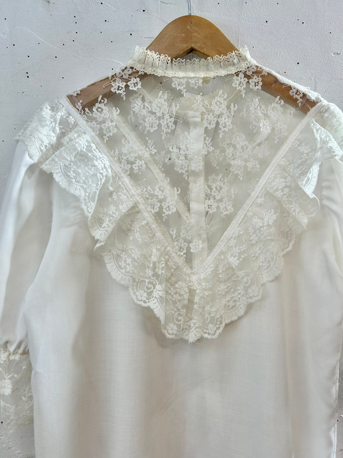 Vintage White Blouse [E30137]
