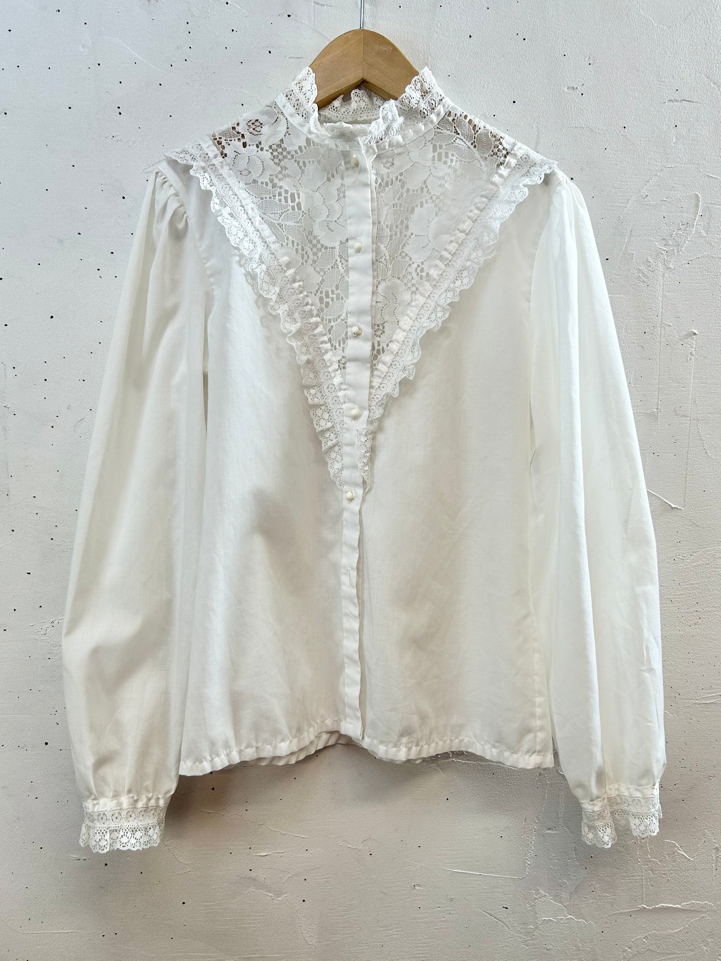 Vintage White Blouse MADE lN USA [E30136]