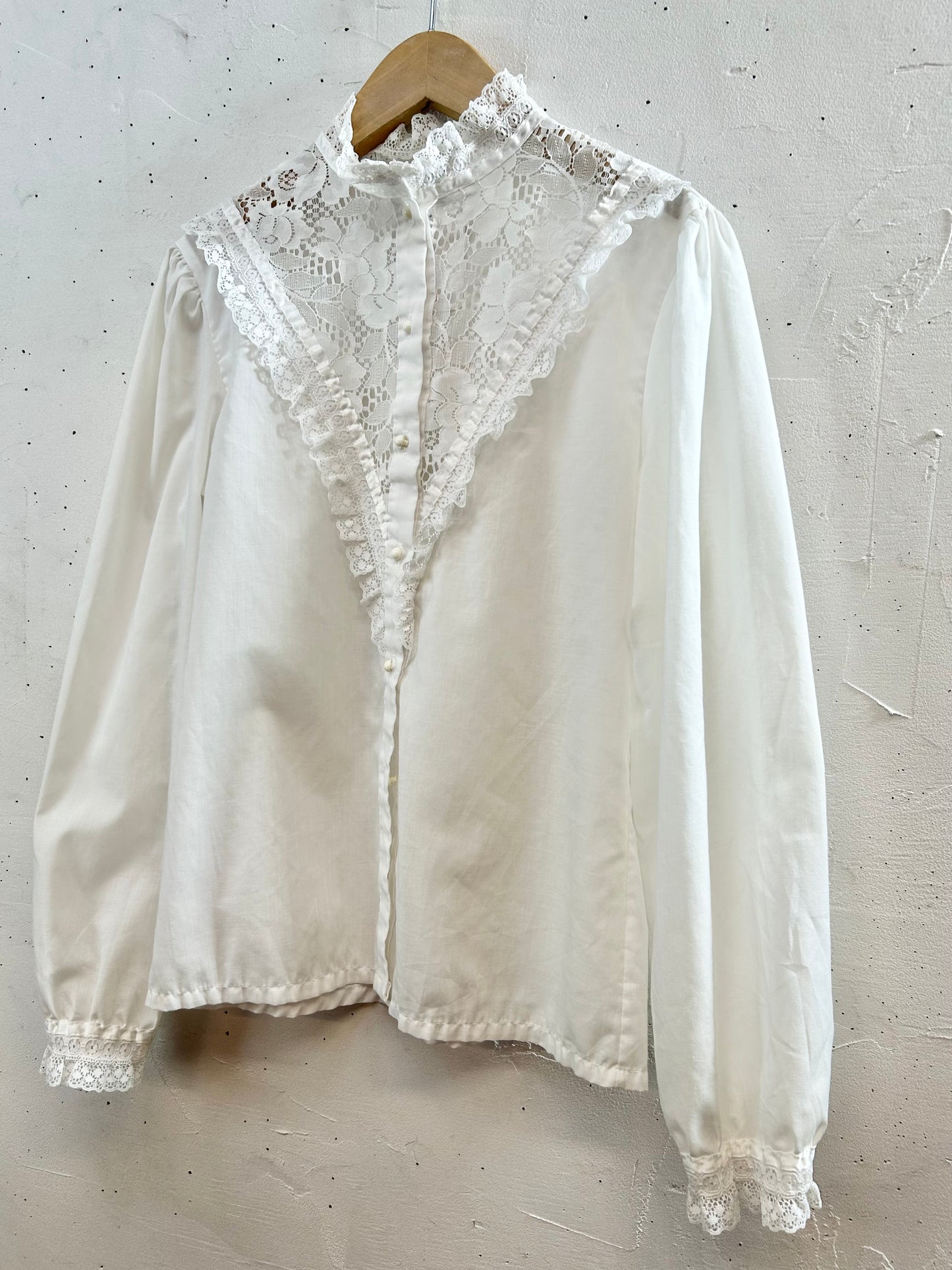 Vintage White Blouse MADE lN USA [E30136]