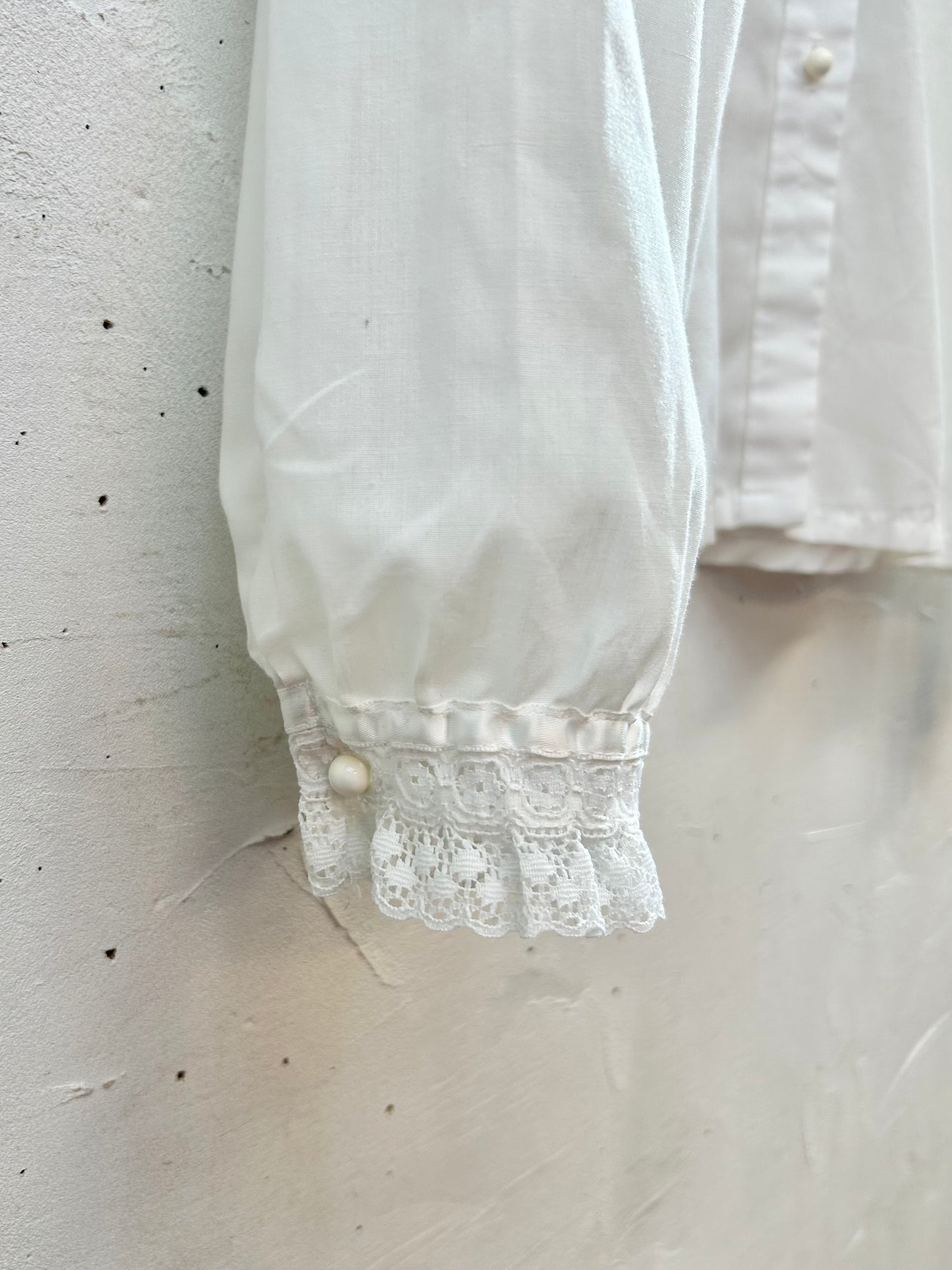 Vintage White Blouse MADE lN USA [E30136]