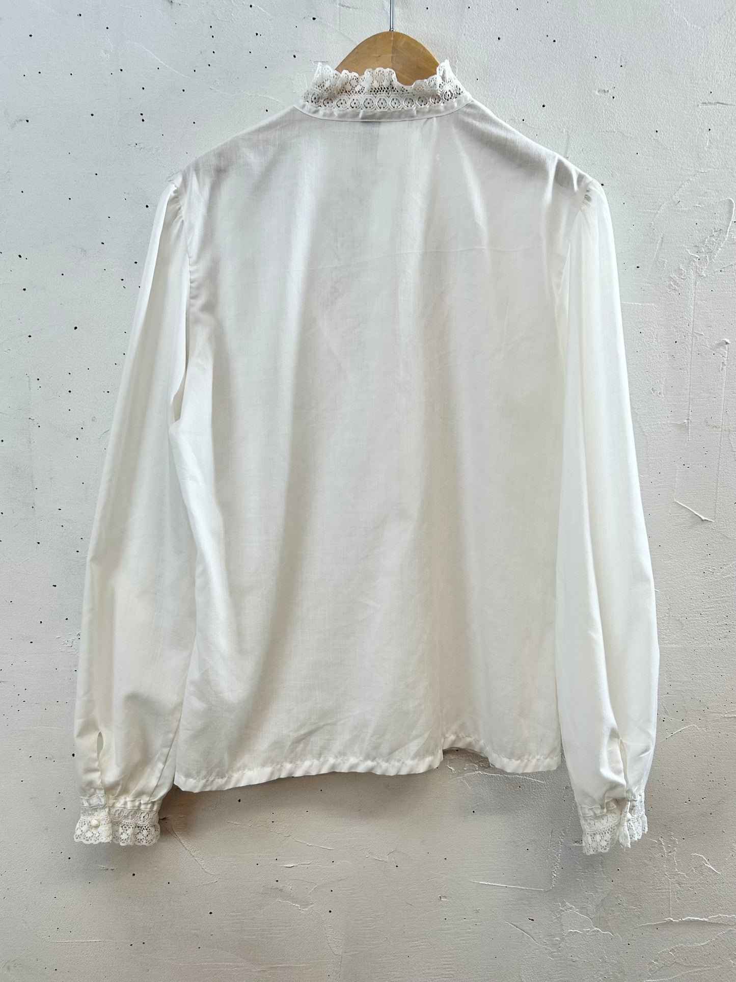 Vintage White Blouse MADE lN USA [E30136]