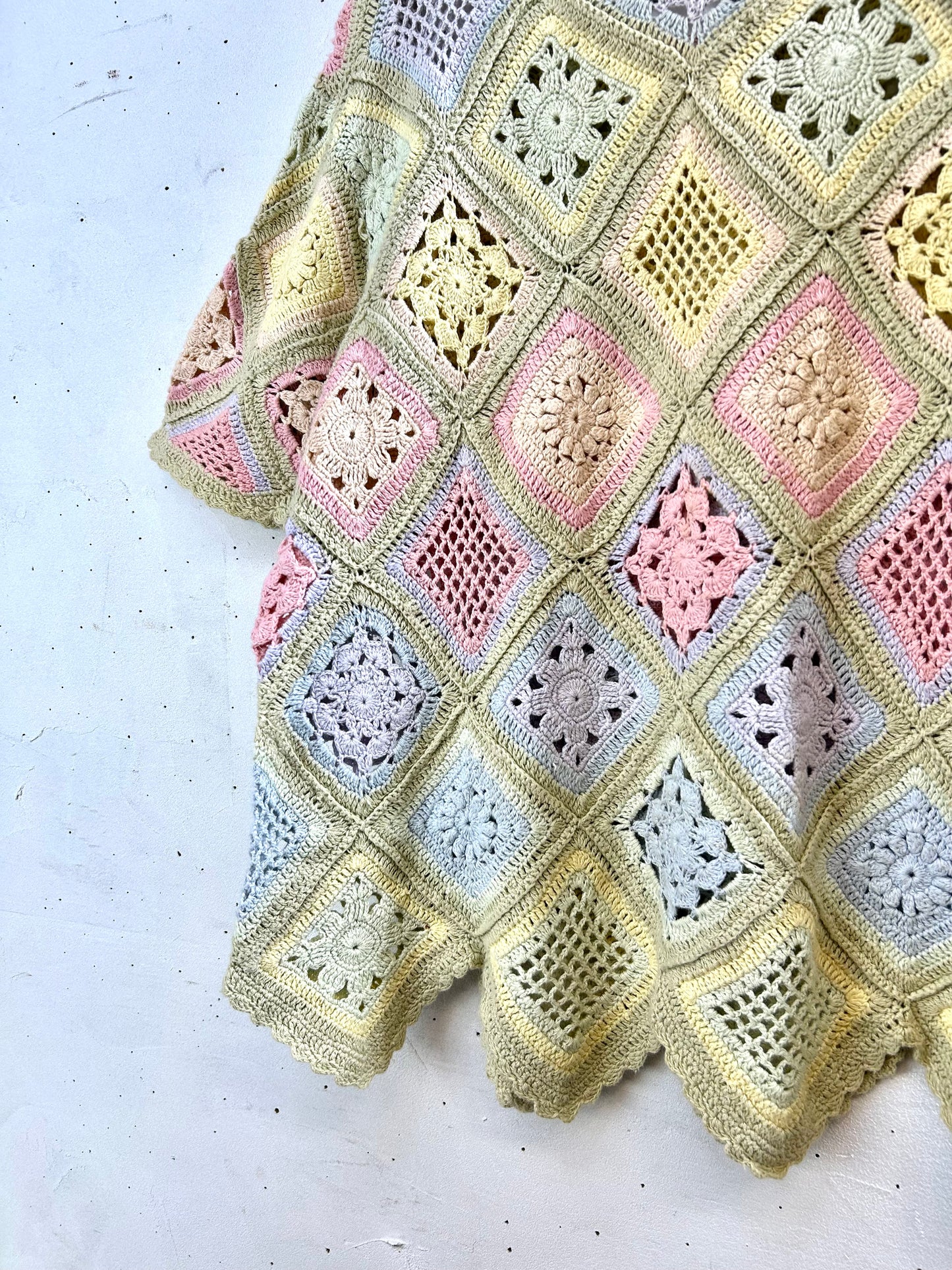 Vintage Granny Square Knit  [B29502]