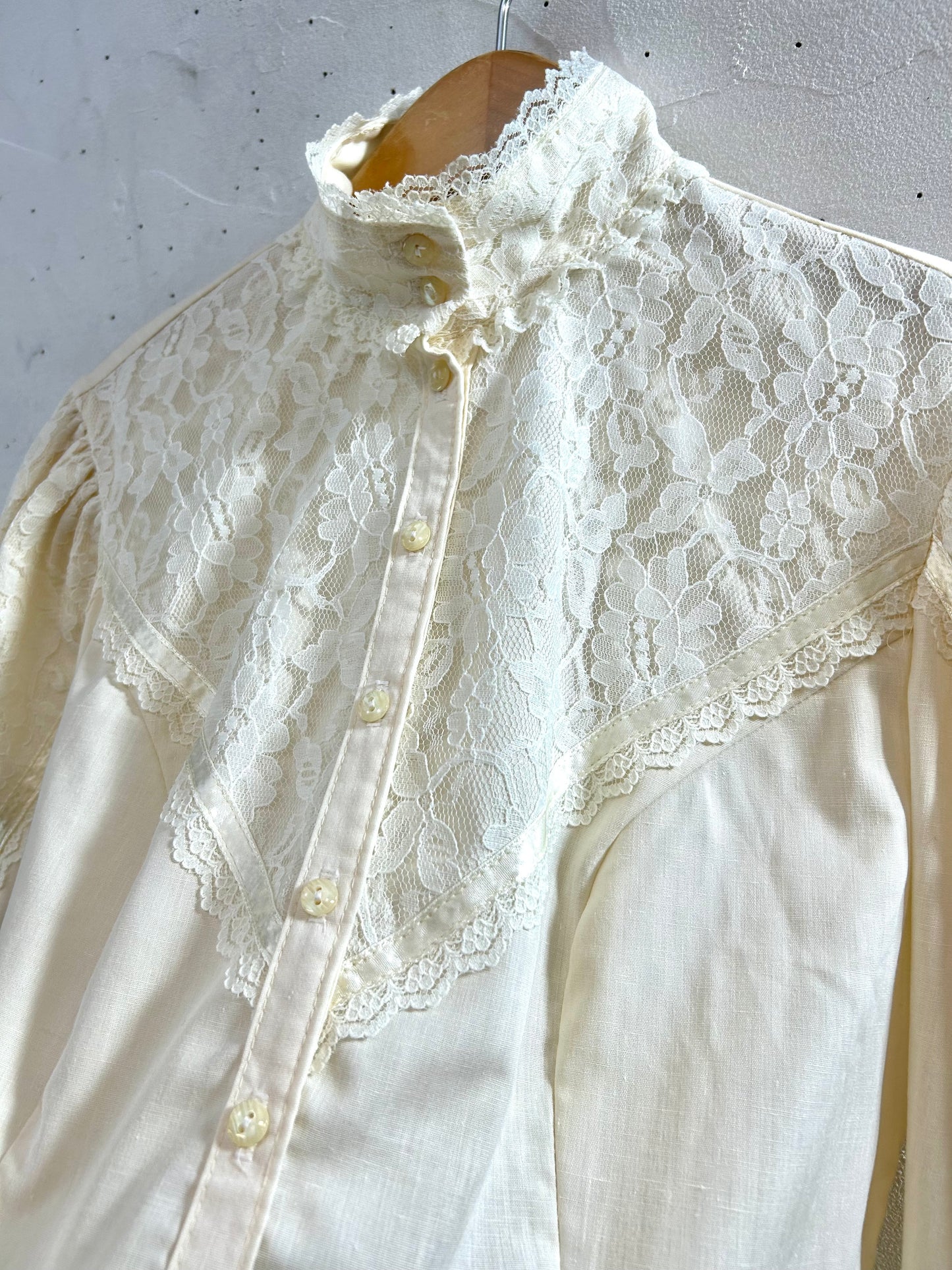 '70s Vintage White Blouse 〜GUNNE SAX〜 [G28011]