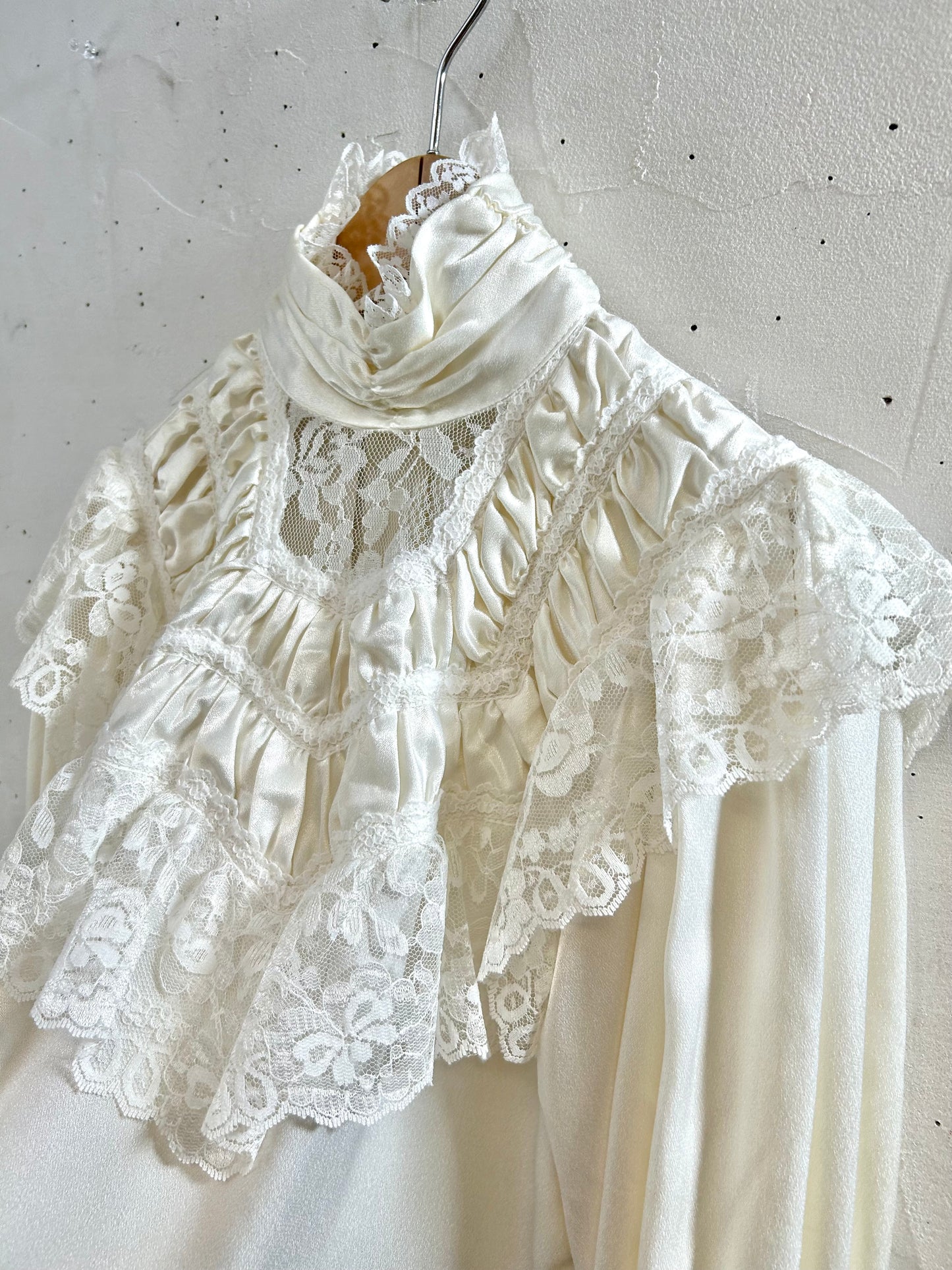 '70s Vintage White Blouse 〜GUNNE SAX〜 [G28010]