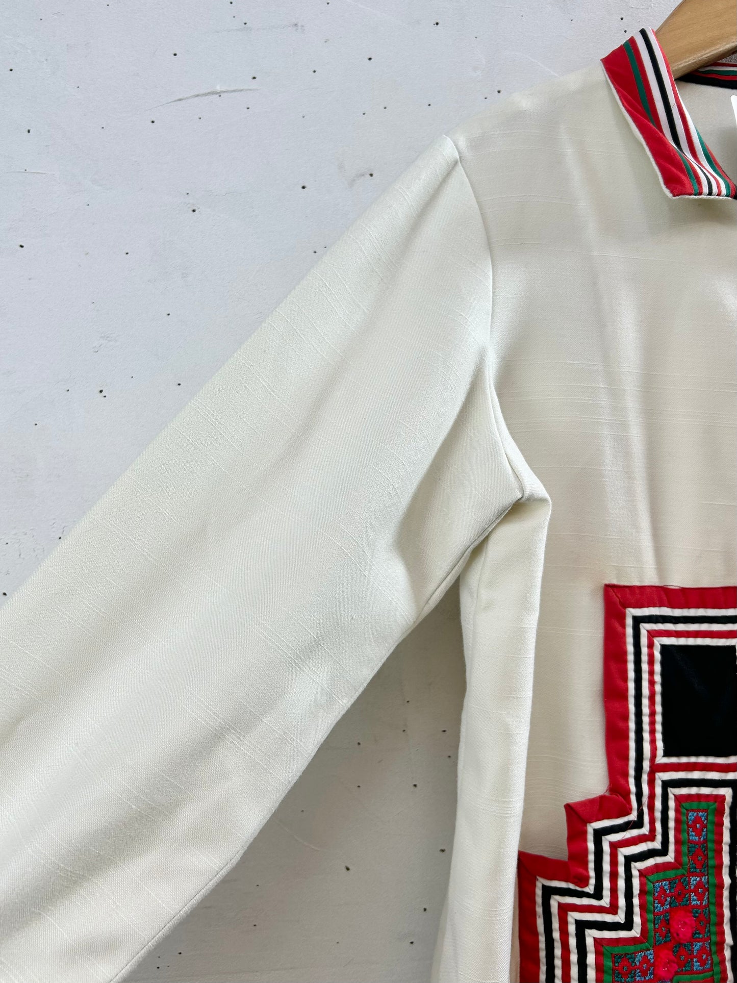 Vintage Hmong Embroidery Jacket [K28853]