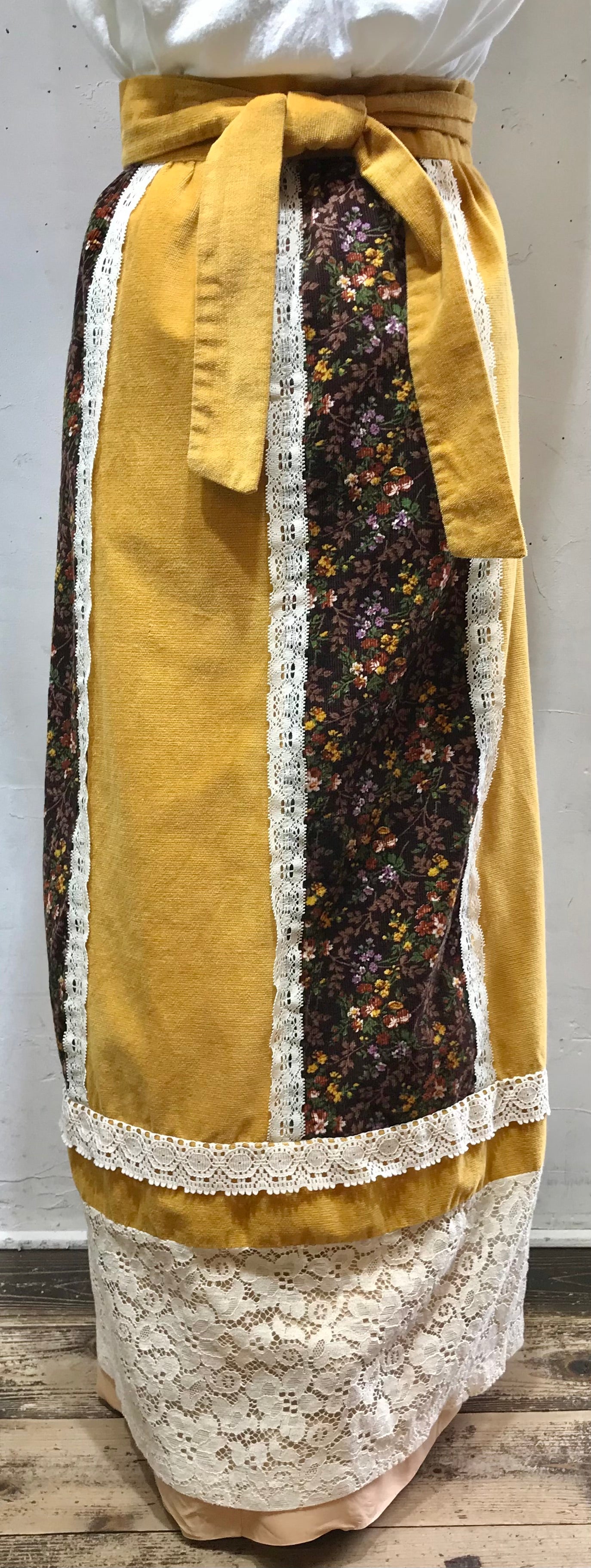 '70s Vintage Patchwork Skirt [A25945]