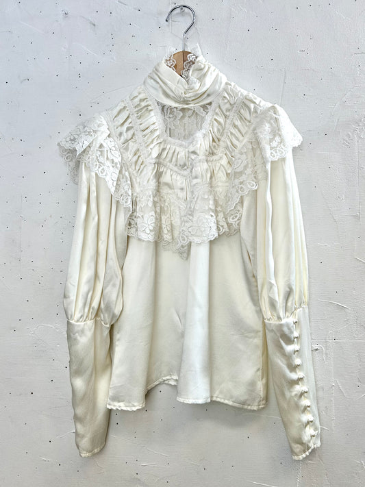 '70s Vintage White Blouse 〜GUNNE SAX〜 [G28010]