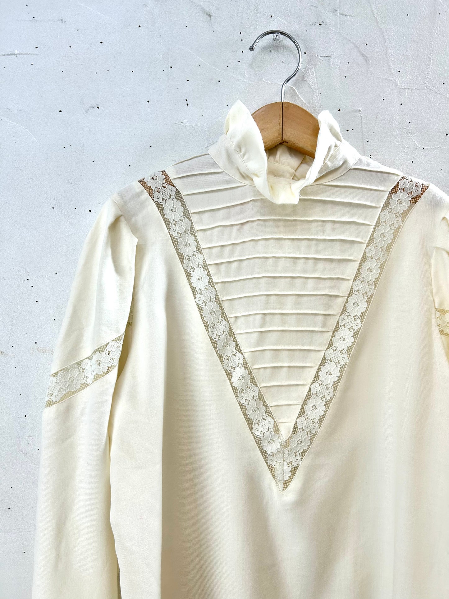 Vintage Off White Blouse　 [I28424］