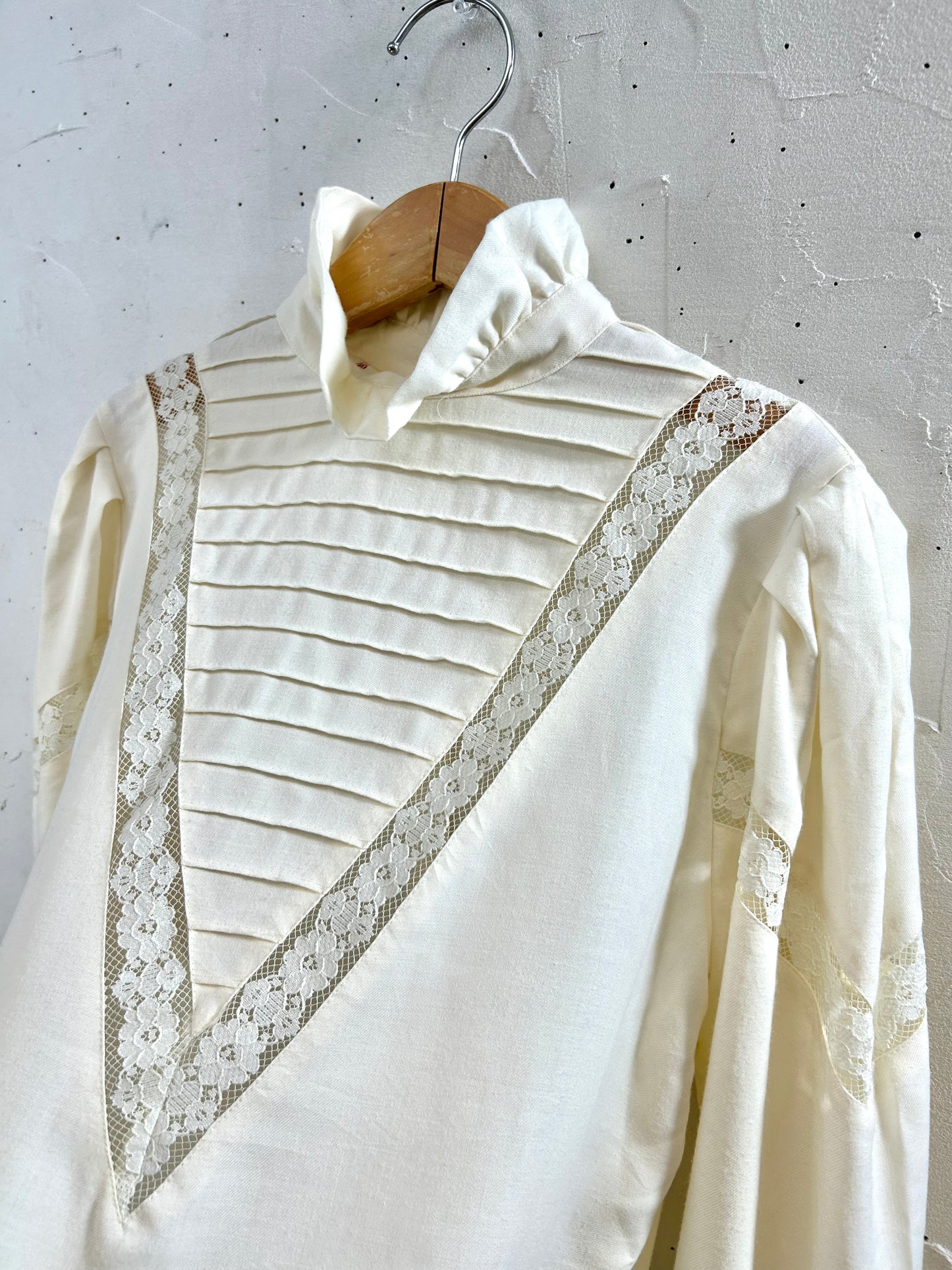 Vintage Off White Blouse　 [I28424］