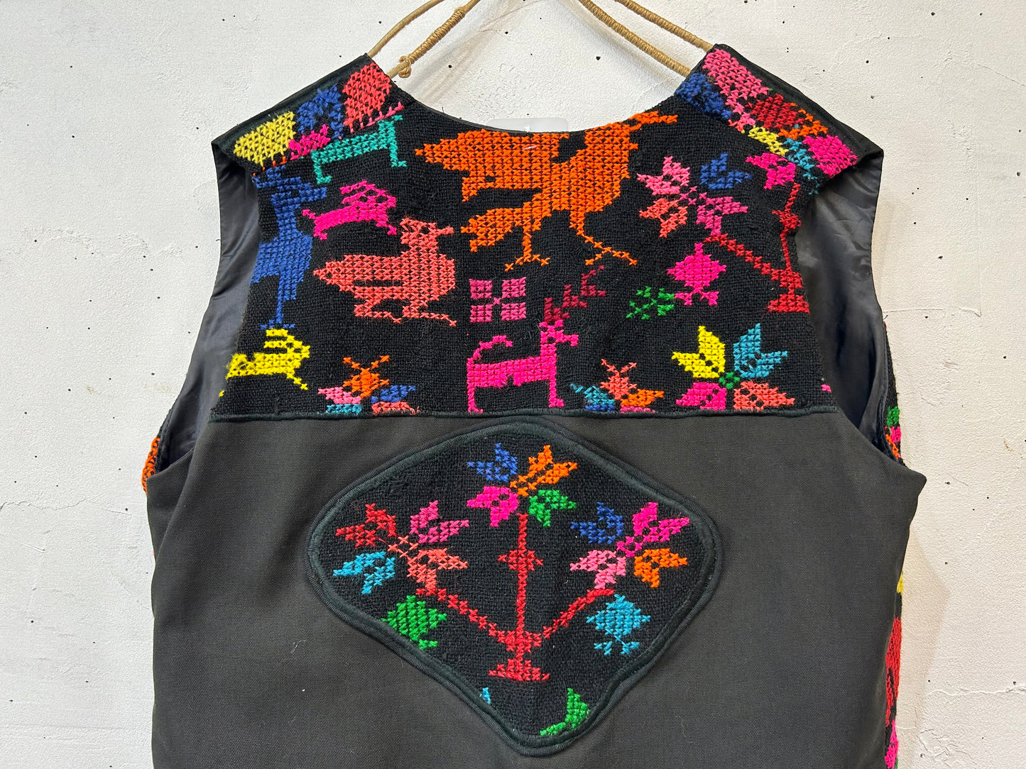 Vintage Cross Stitch Vest [K25567]