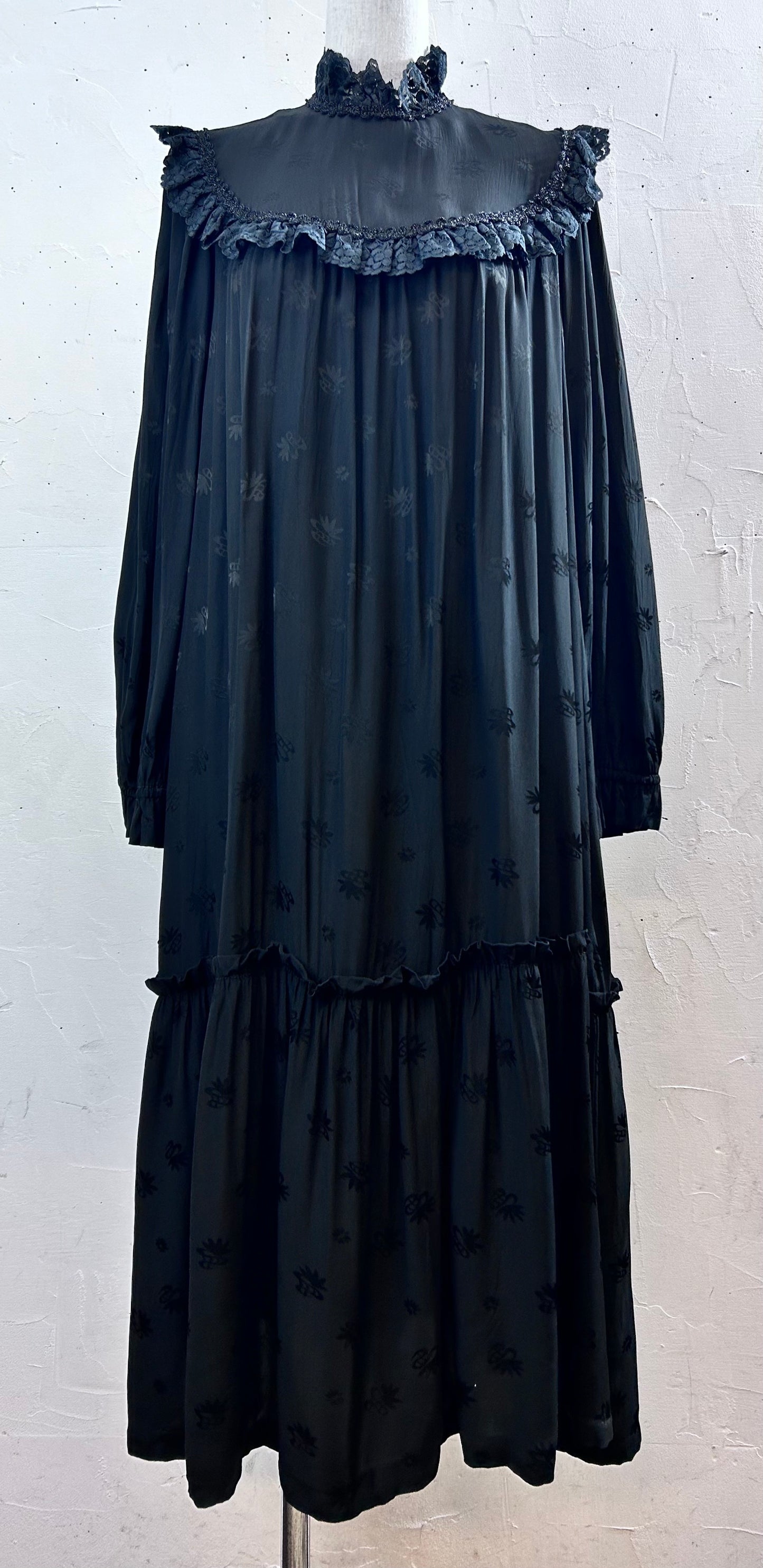 Vintage Black Dress [L29088]