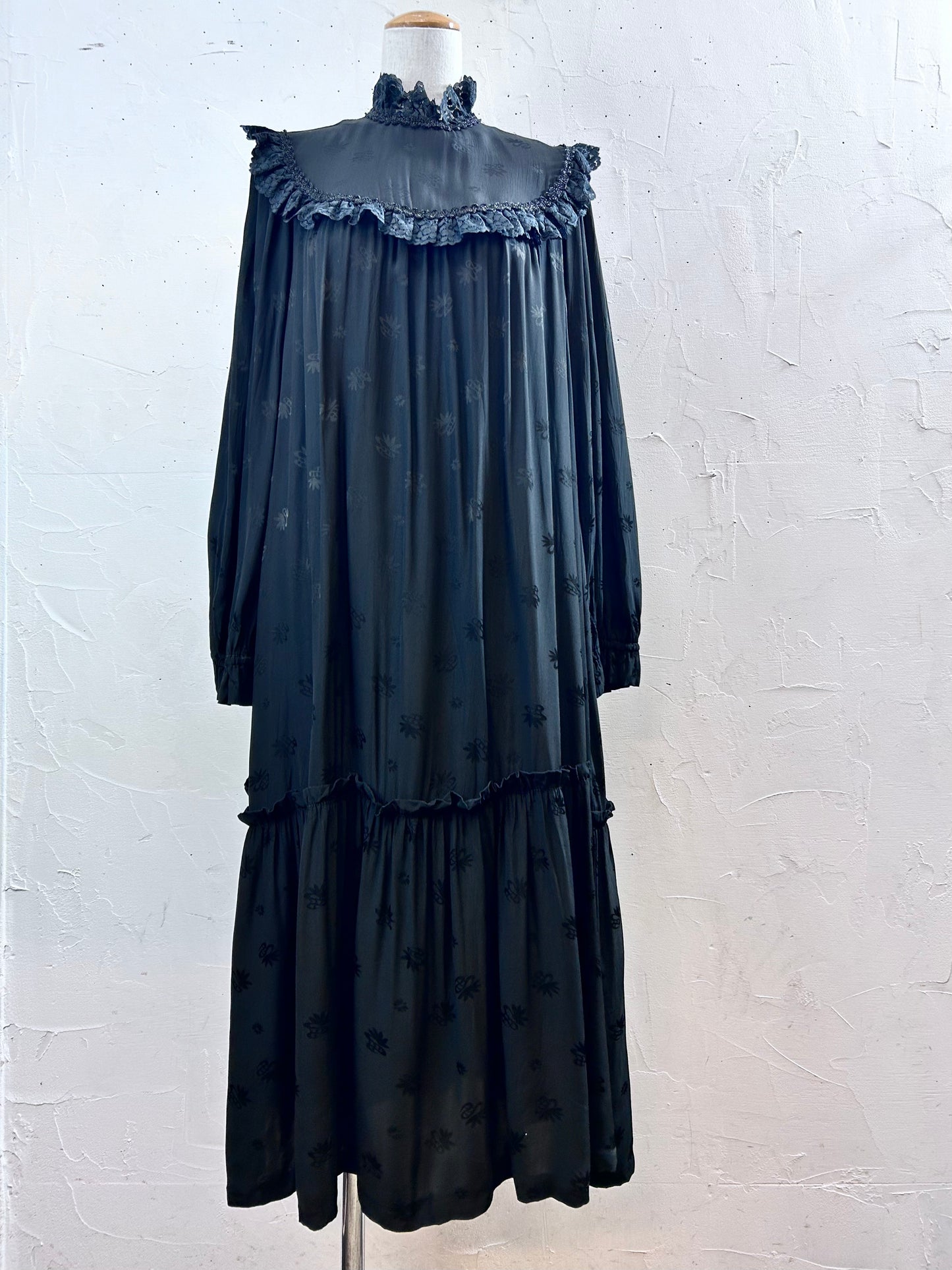 Vintage Black Dress [L29088]