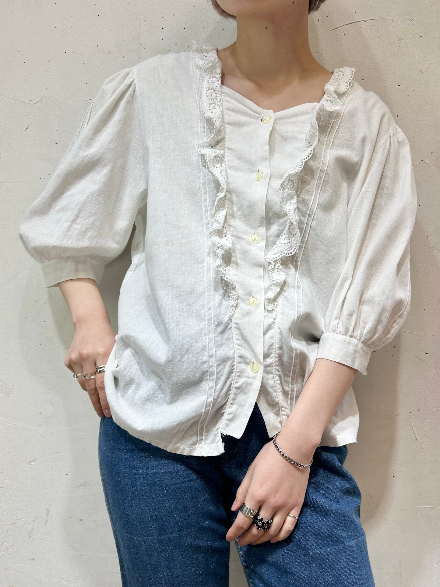 Vintage White Blouse [D26716]