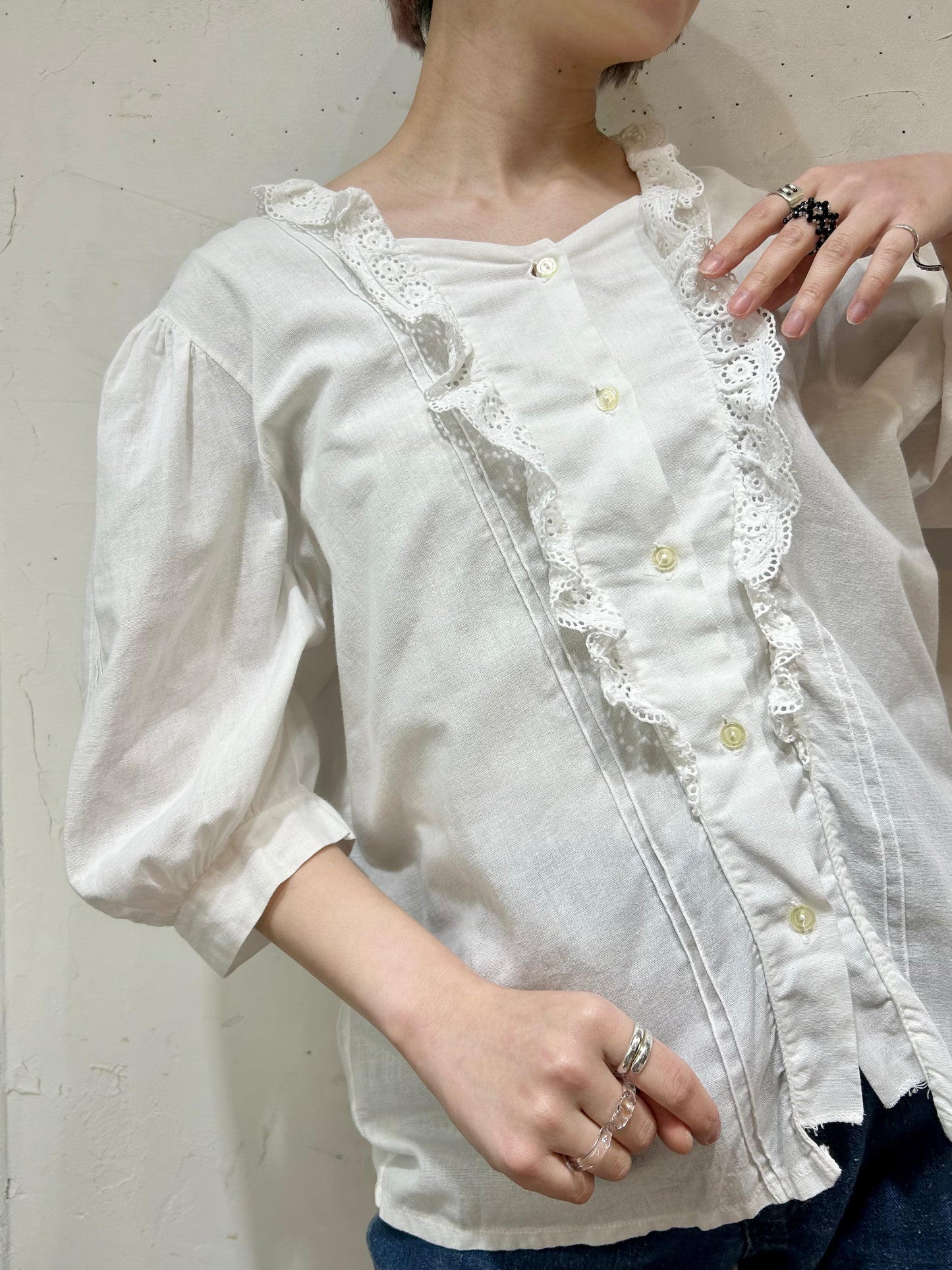 Vintage White Blouse [D26716]