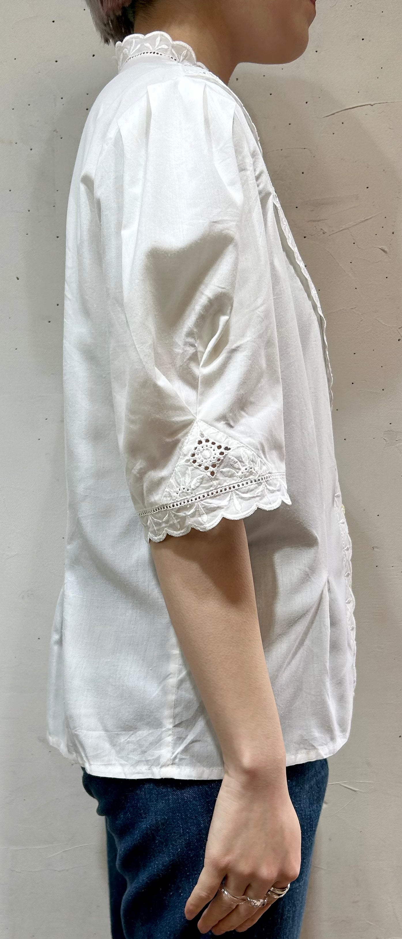 Vintage White Blouse [D26719]