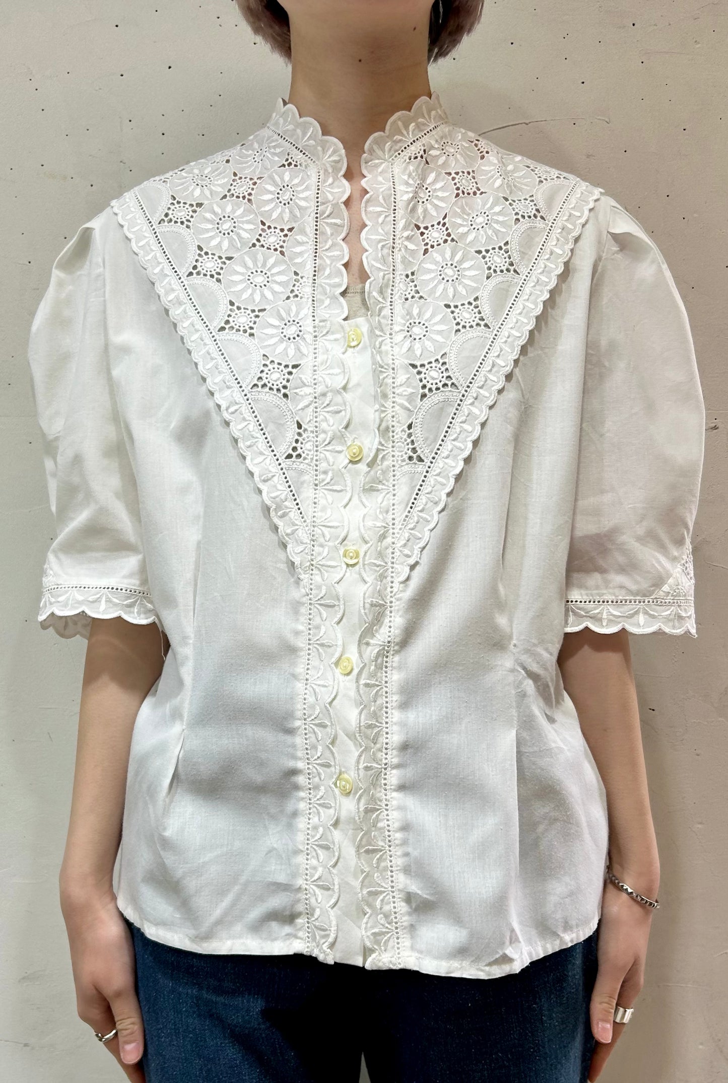 Vintage White Blouse [D26719]