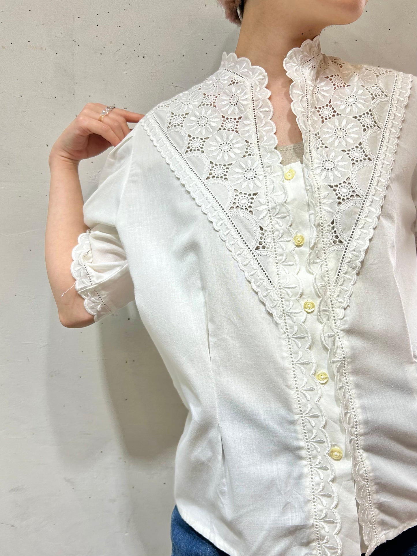 Vintage White Blouse [D26719]