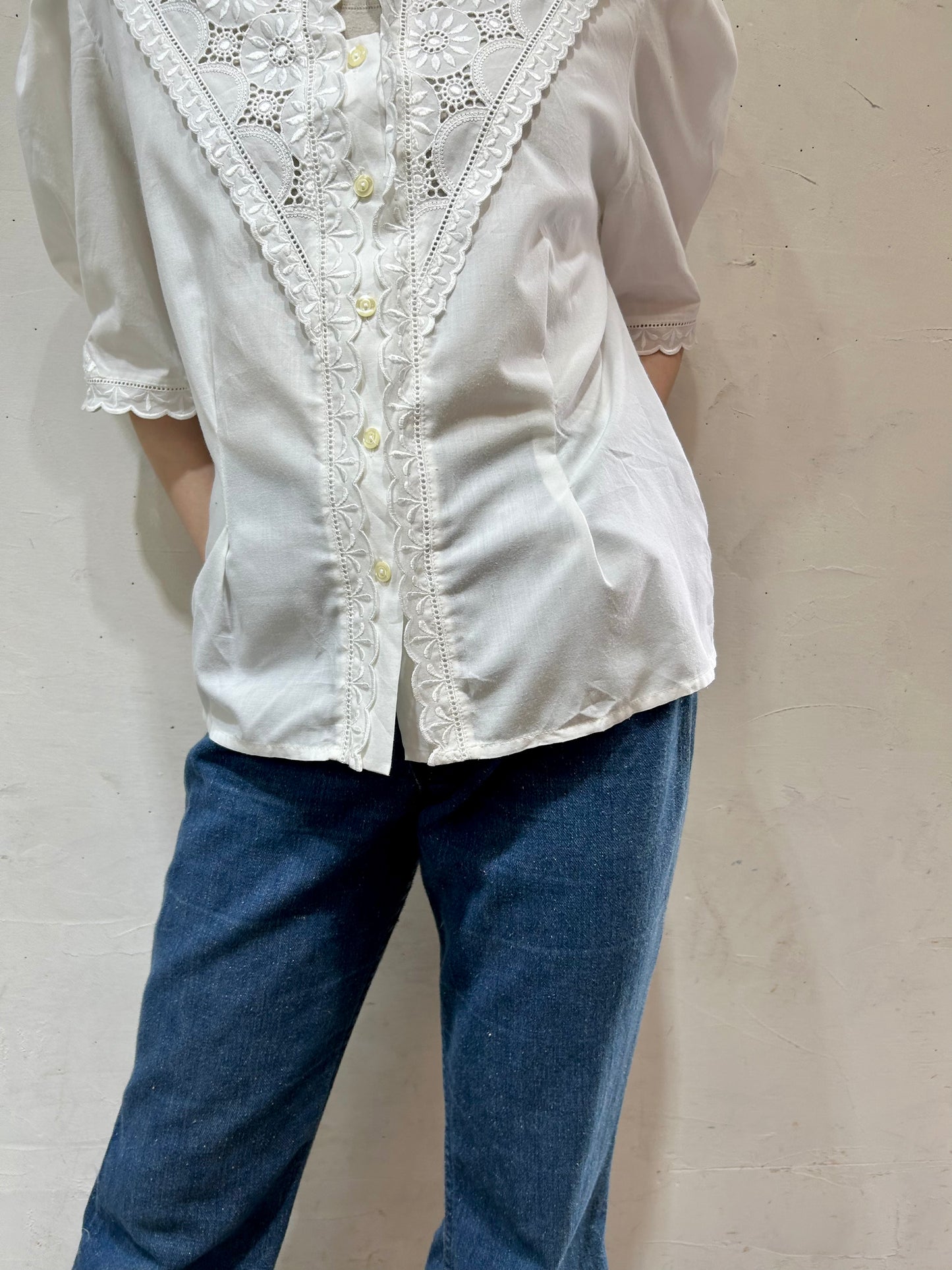 Vintage White Blouse [D26719]