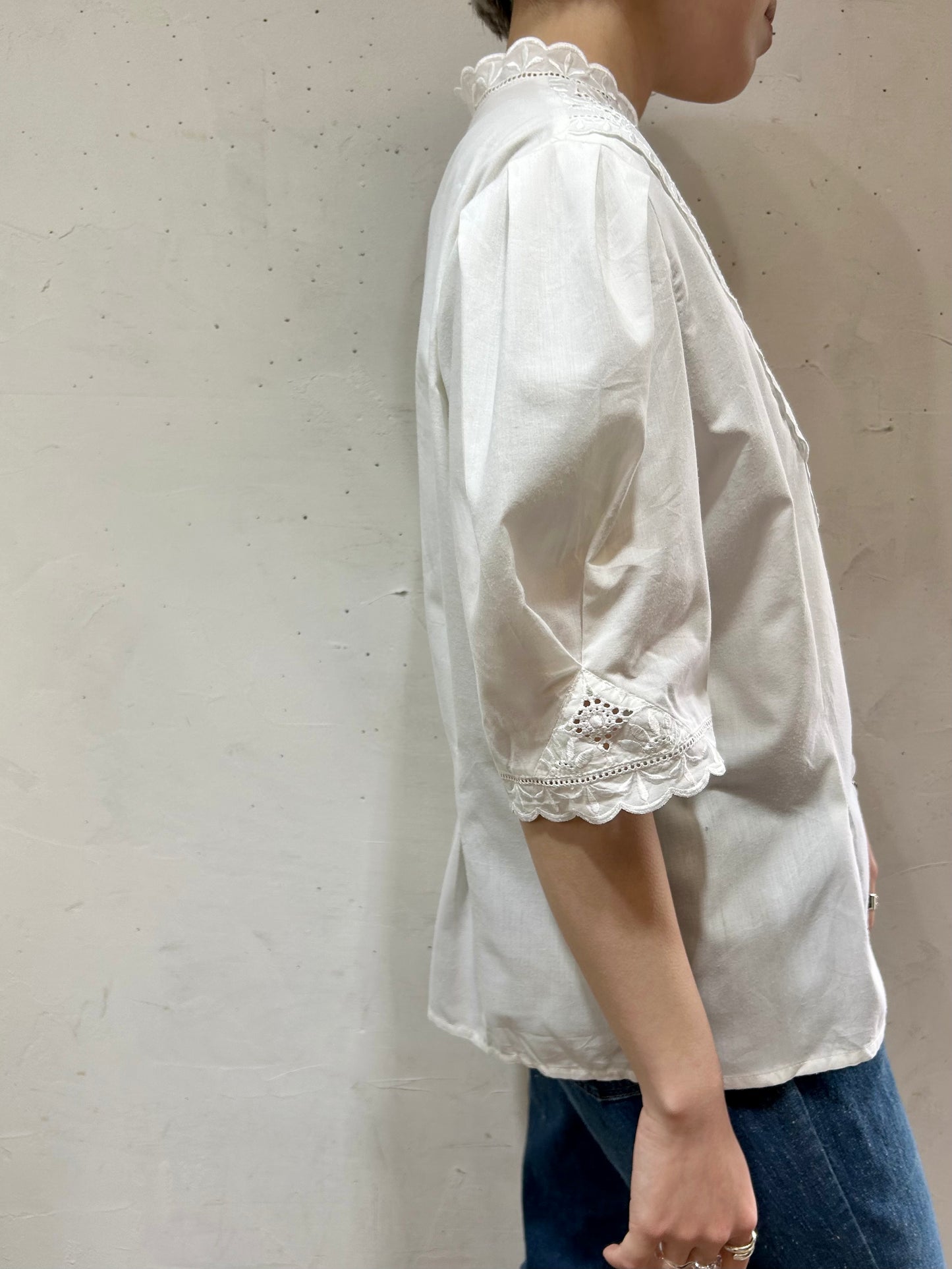 Vintage White Blouse [D26719]