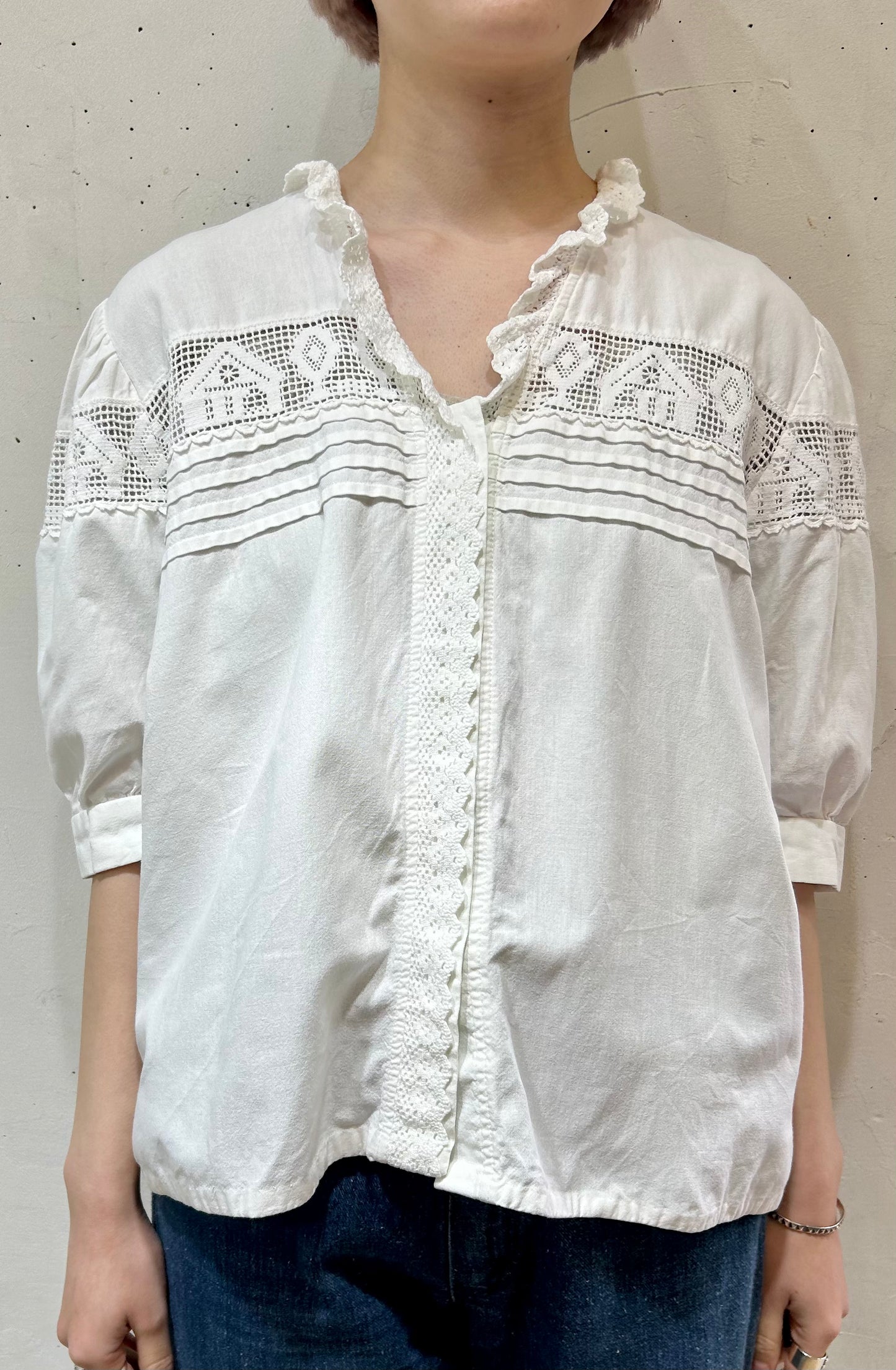 Vintage White Blouse [D26717]