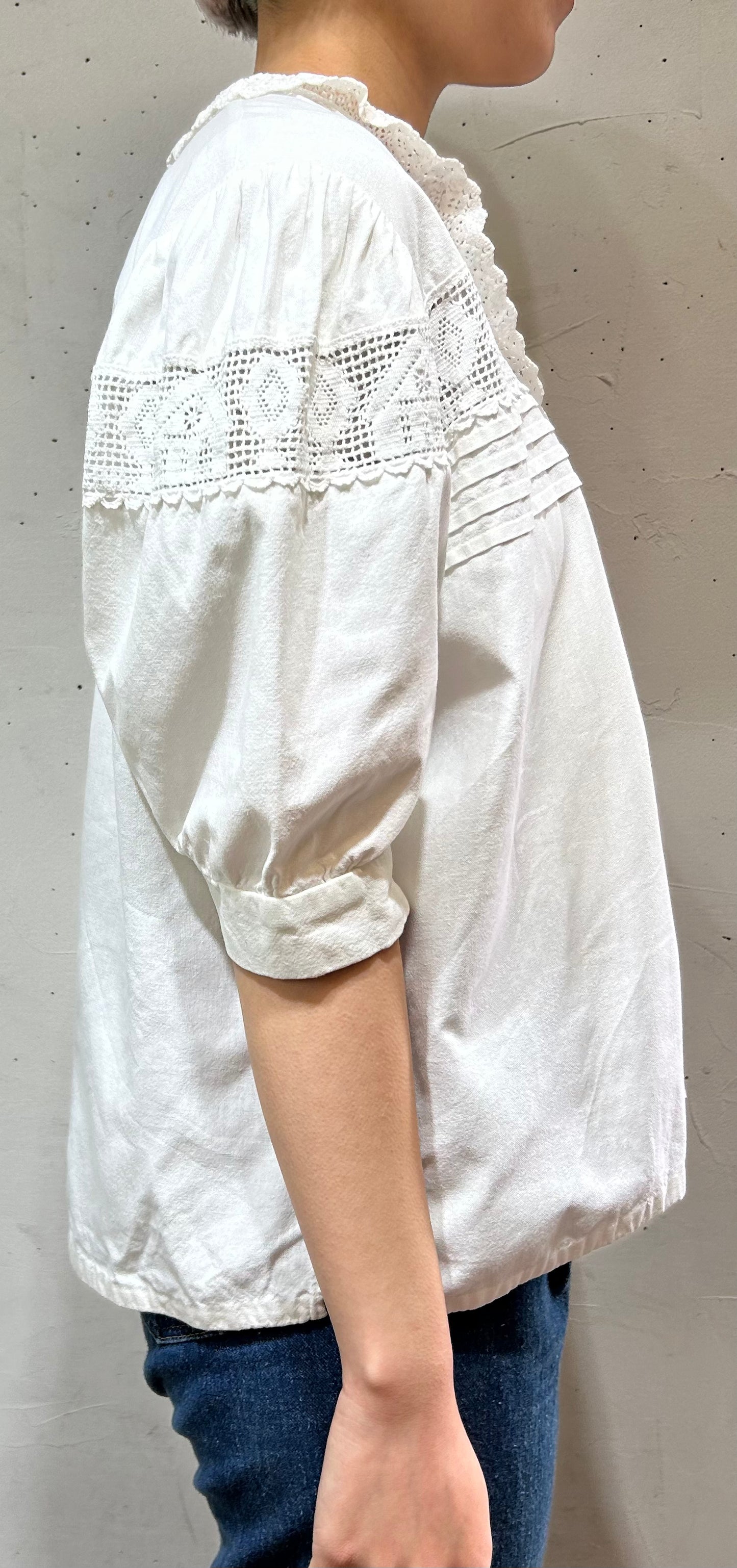Vintage White Blouse [D26717]