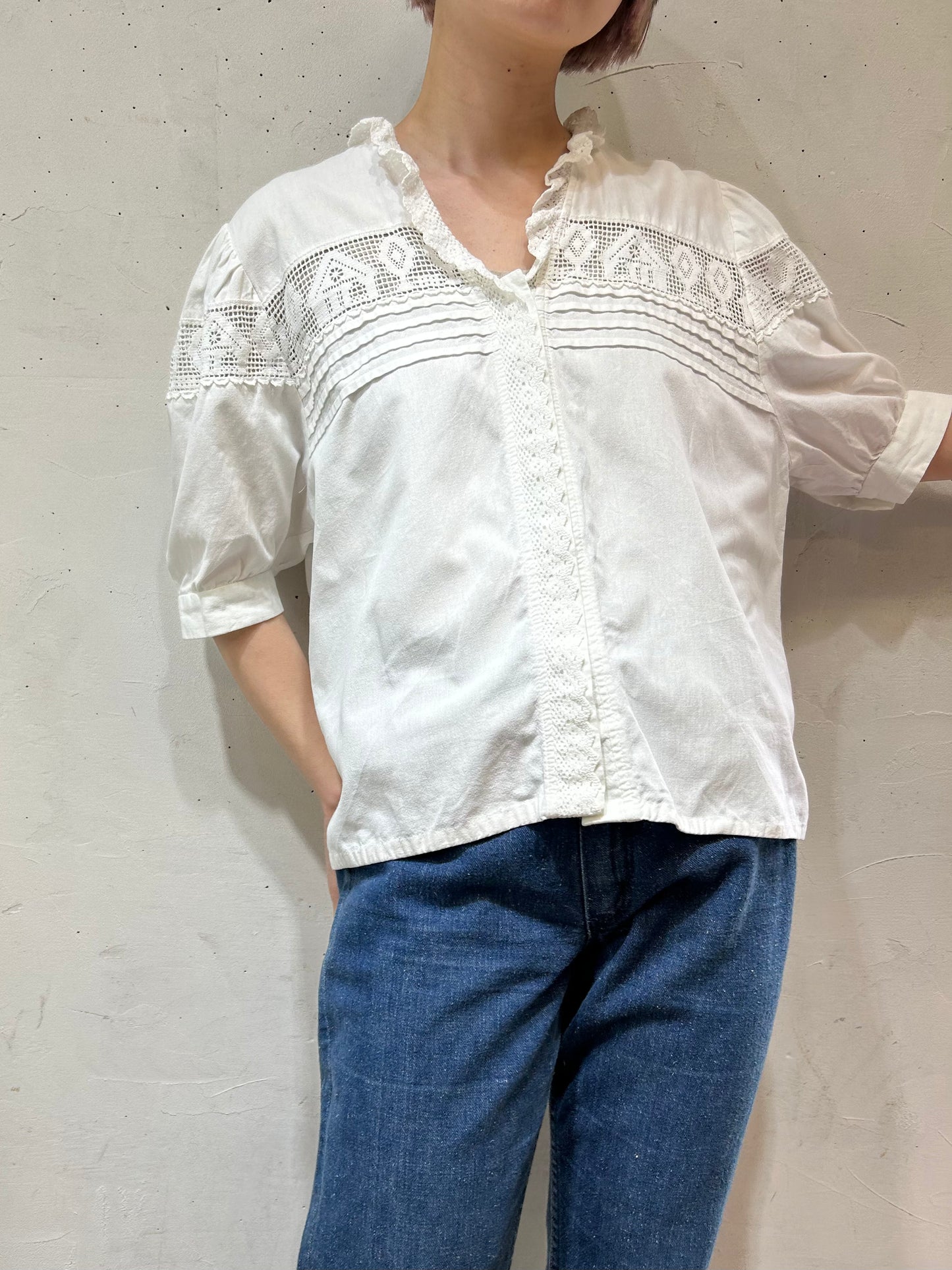 Vintage White Blouse [D26717]