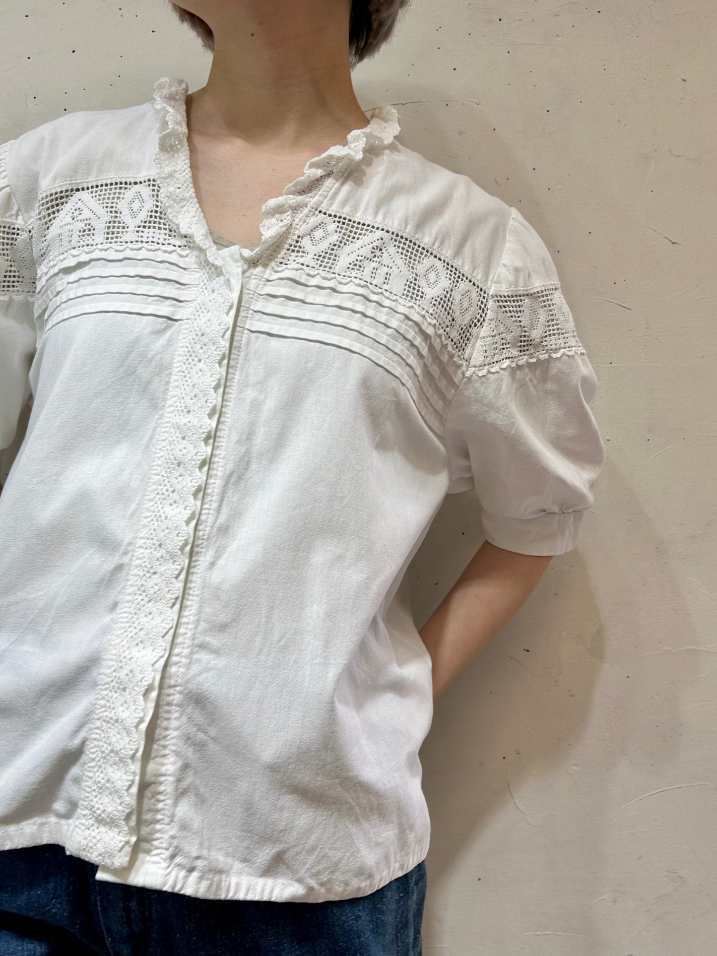 Vintage White Blouse [D26717]
