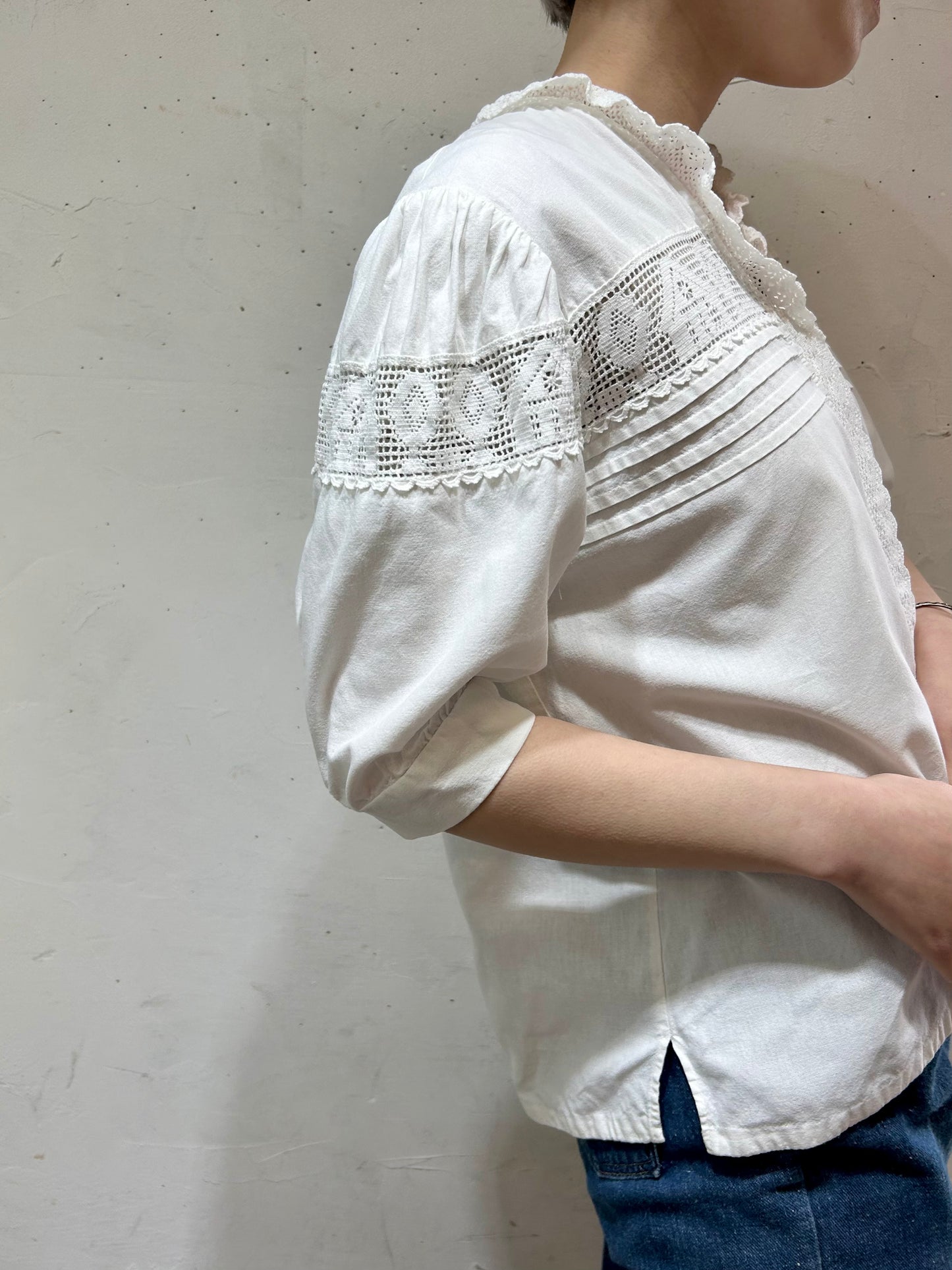 Vintage White Blouse [D26717]
